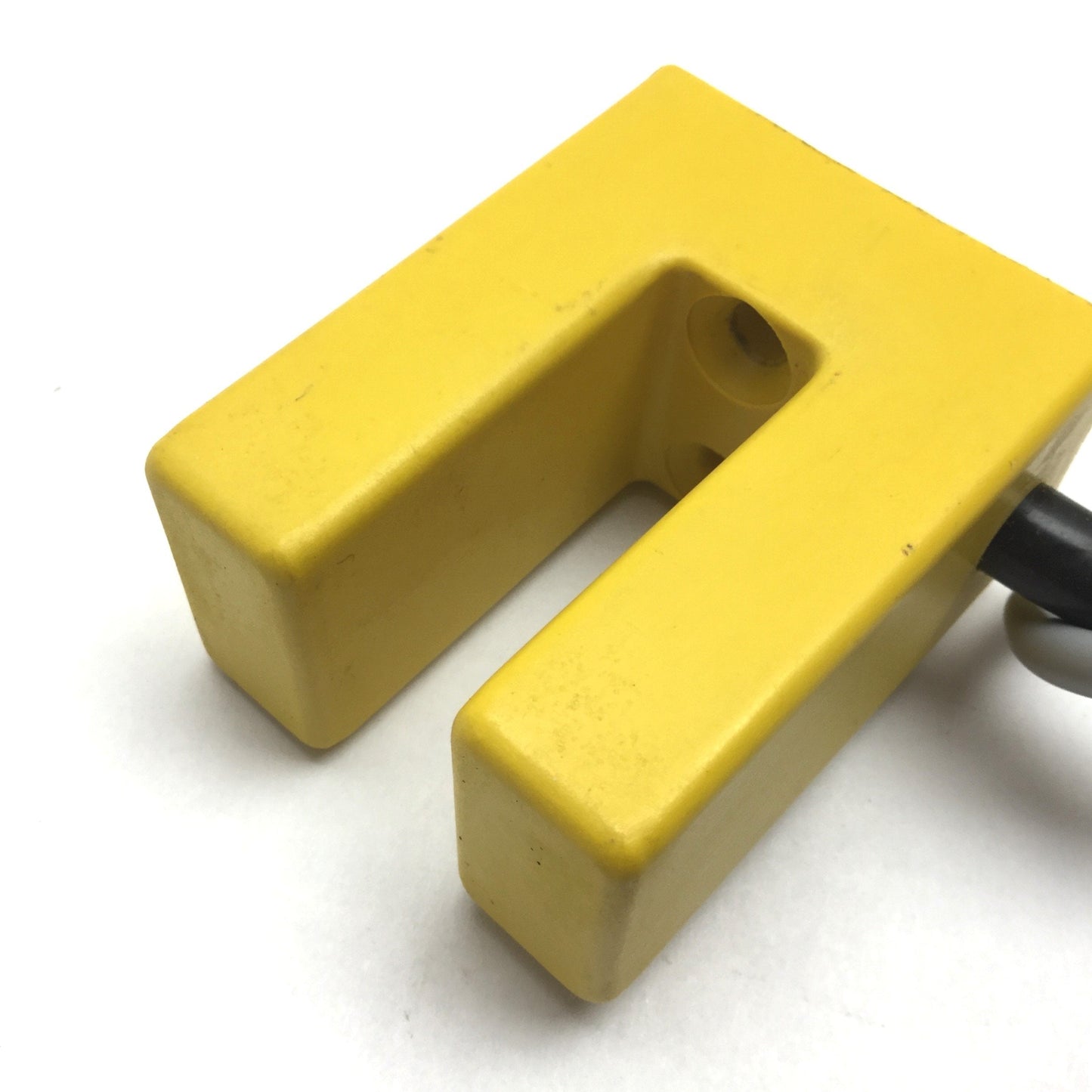 Used Turck Si15-K30-AN6 Slot Sensor, Slot: 30mm, Sensing Range: 15mm, 10-30VDC 500mA
