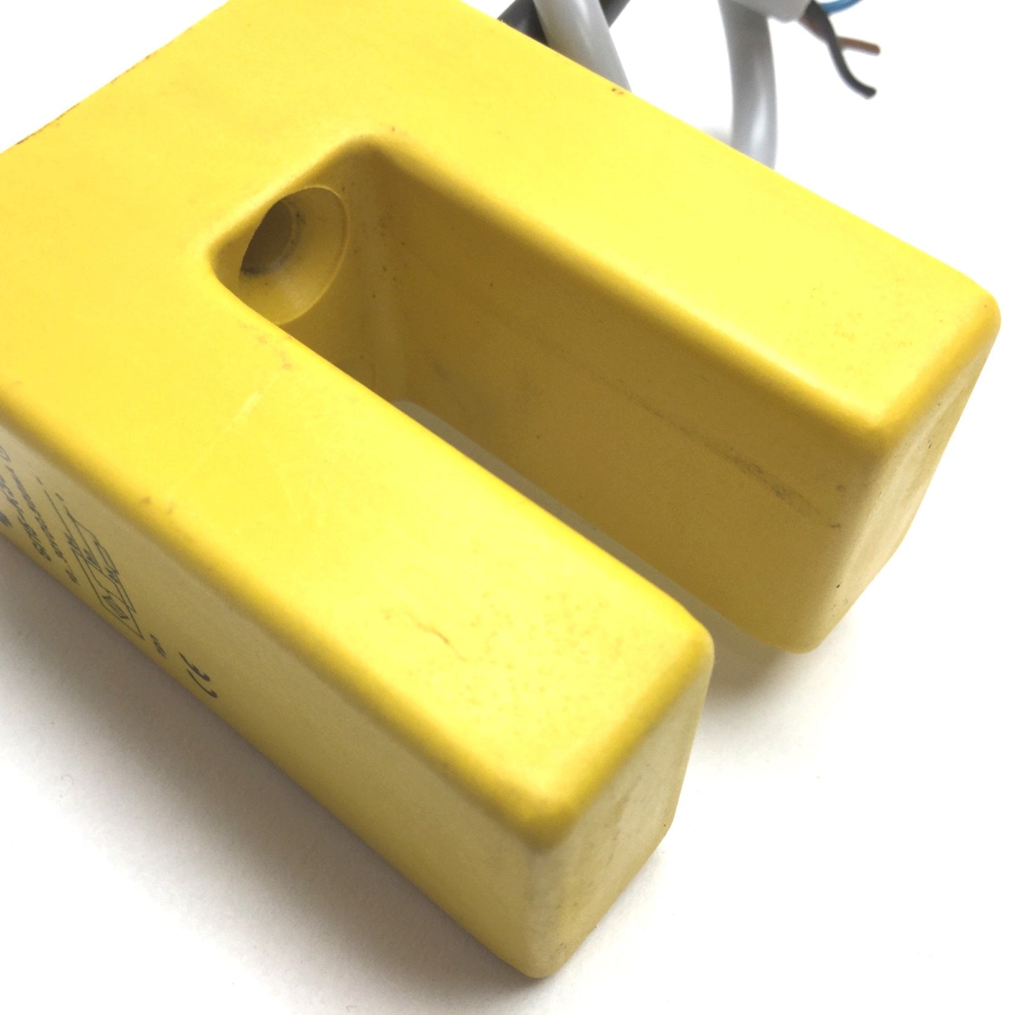 Used Turck Si15-K30-AN6 Slot Sensor, Slot: 30mm, Sensing Range: 15mm, 10-30VDC 500mA