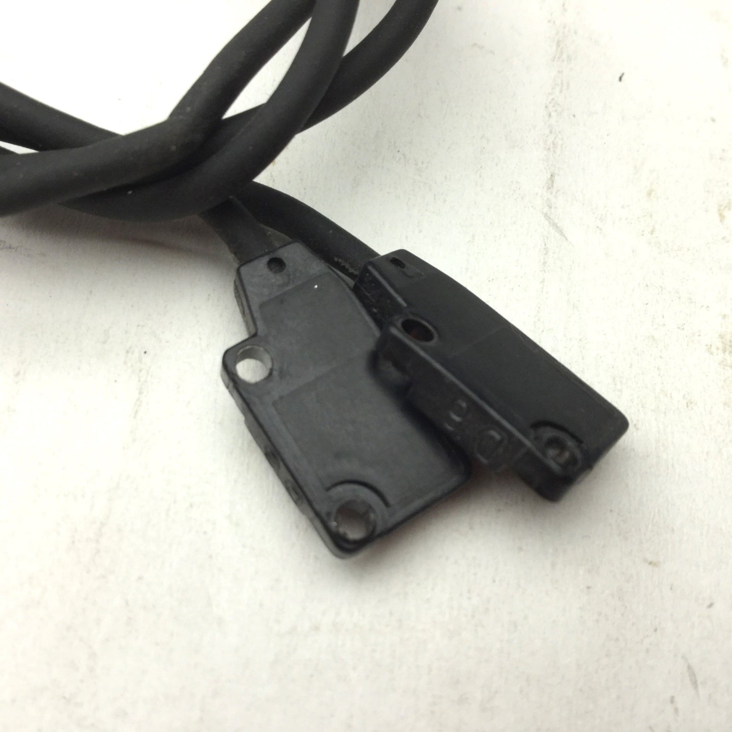 Used Lot of 2 NAiS UZB1120 Photoelectric Sensors, Cable Length: 14"