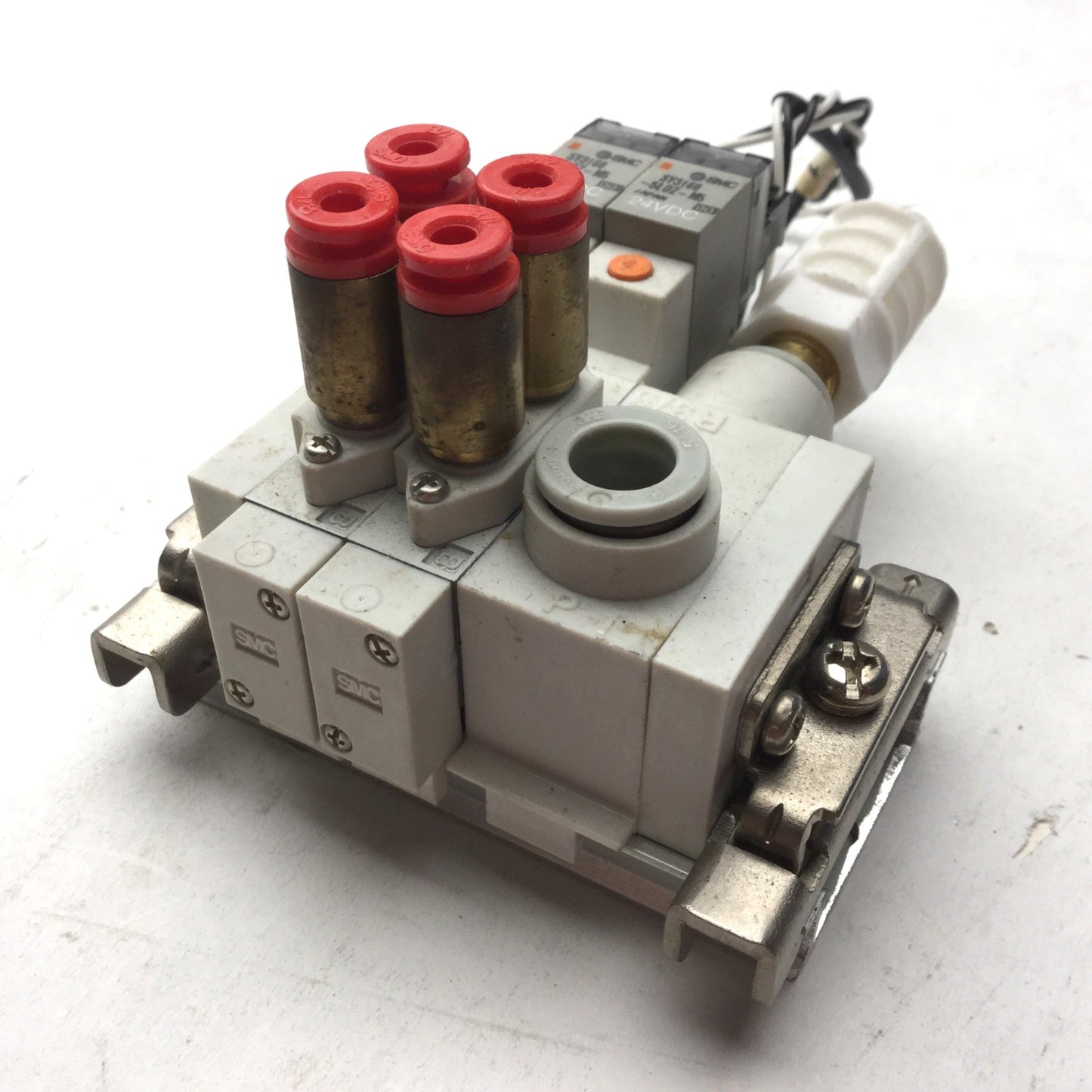 Used Bank of 2 SMC SY3160-5LOZ-M5 Pneumatic Solenoid Valves 24VDC 2-Position, 5 Port
