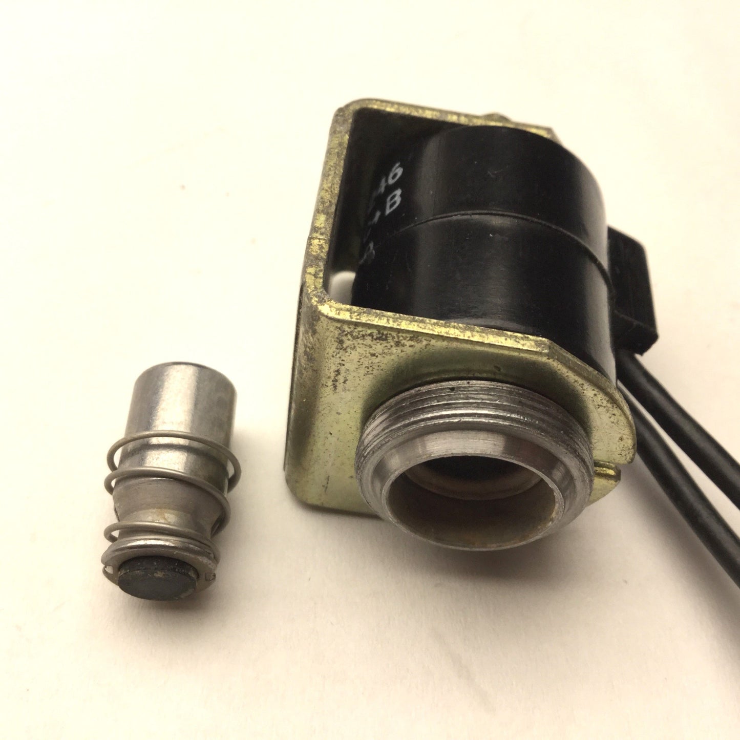 Used KIP 2P2145-M4 Valve, Orifice: 1/8", Voltage: 24/60V, Power: 7 Watts