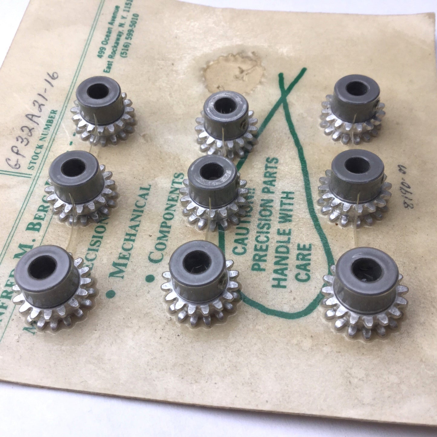 New Lot of 9 New WM Berg GP32A21-16 Belt Sprockets, 3/16 Bore, 16 Teeth, 0.5 Pitch