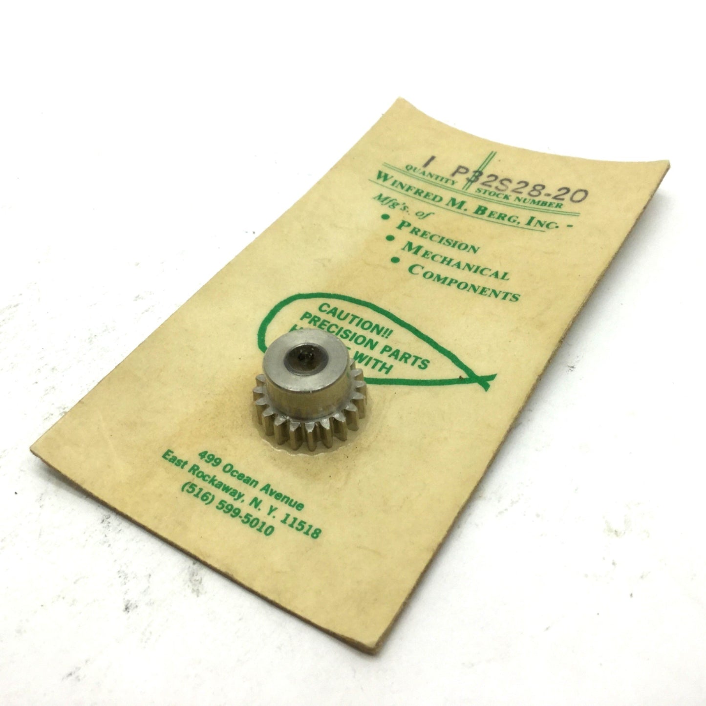 New WM Berg P32S28-20 Spur Gear Bore 1/4" Face 3/16" 303 SS Pitch 0.625 OD .687