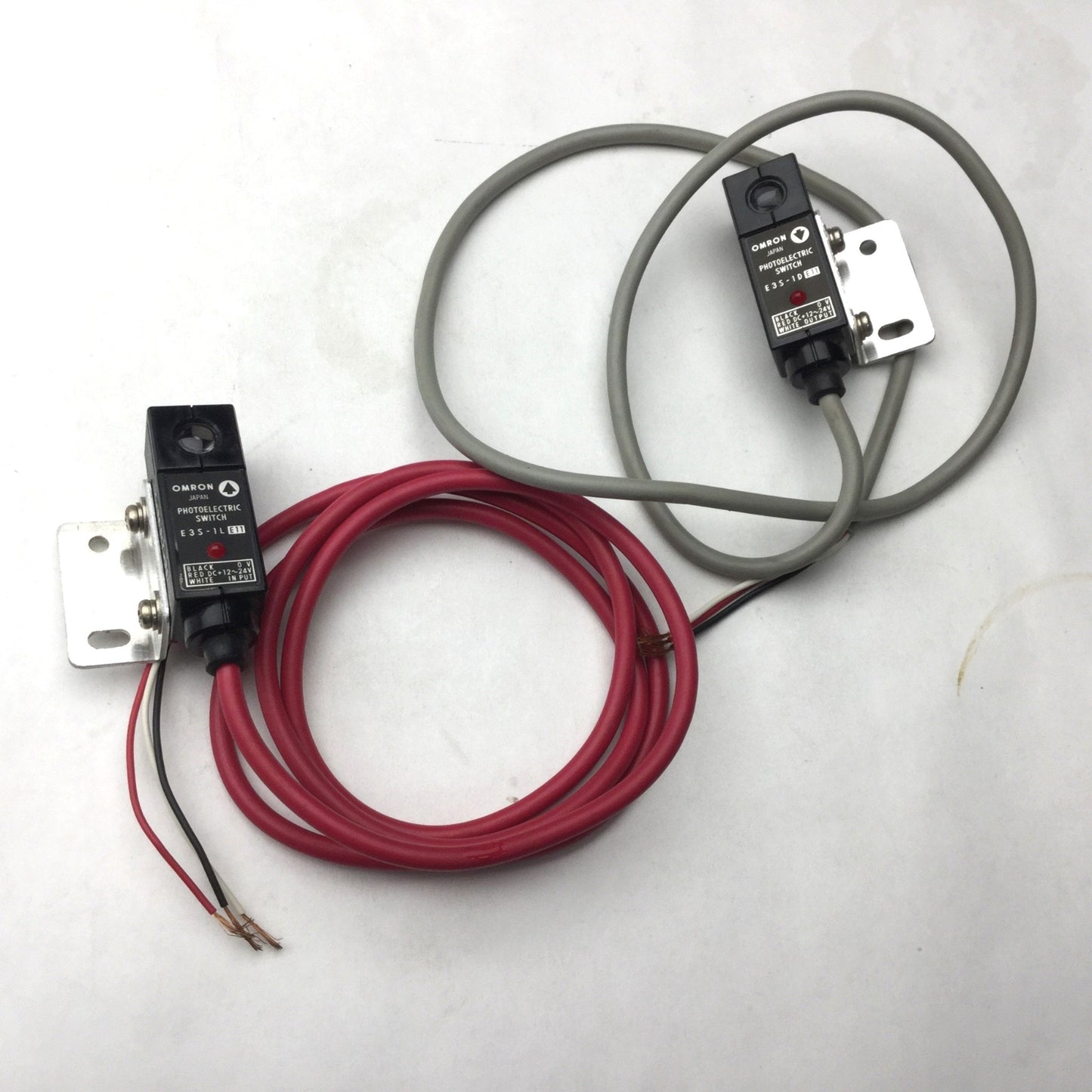 Used Omron E3S-1DE11 & E3S-1LE11 Photoelectric Transmitter and Receiver, 12-24VDC
