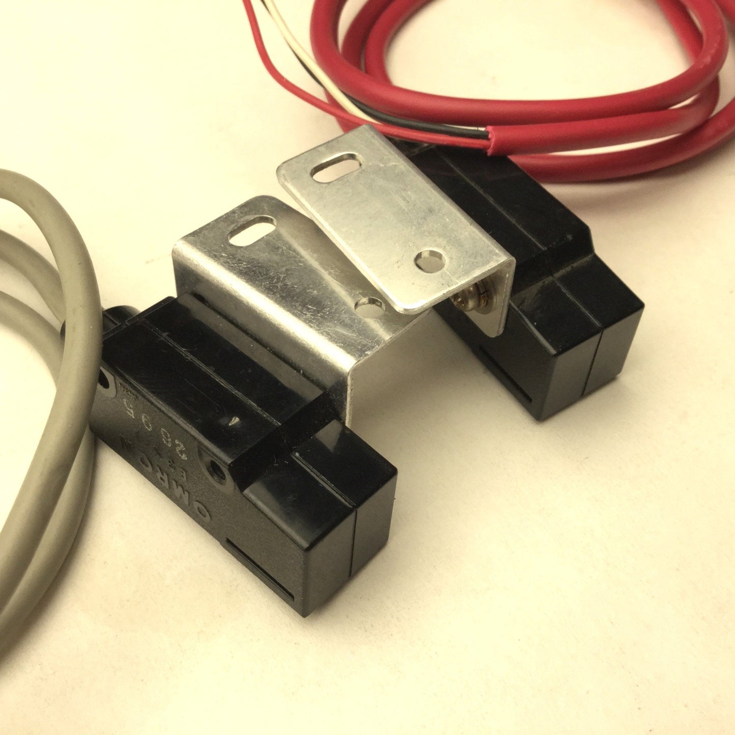 Used Omron E3S-1DE11 & E3S-1LE11 Photoelectric Transmitter and Receiver, 12-24VDC