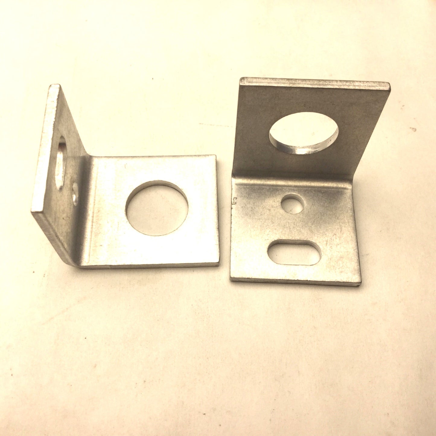 New – Open box New Cutler-Hammer 6161A-6501 Pair of Mounting Brackets, Series A1, L Shaped