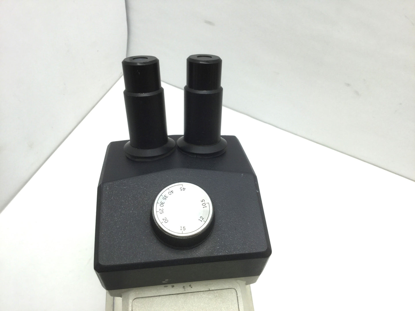 Used Leica Zoom 2000 Stereo Microscope 10x Eye 10.5-45x Objective