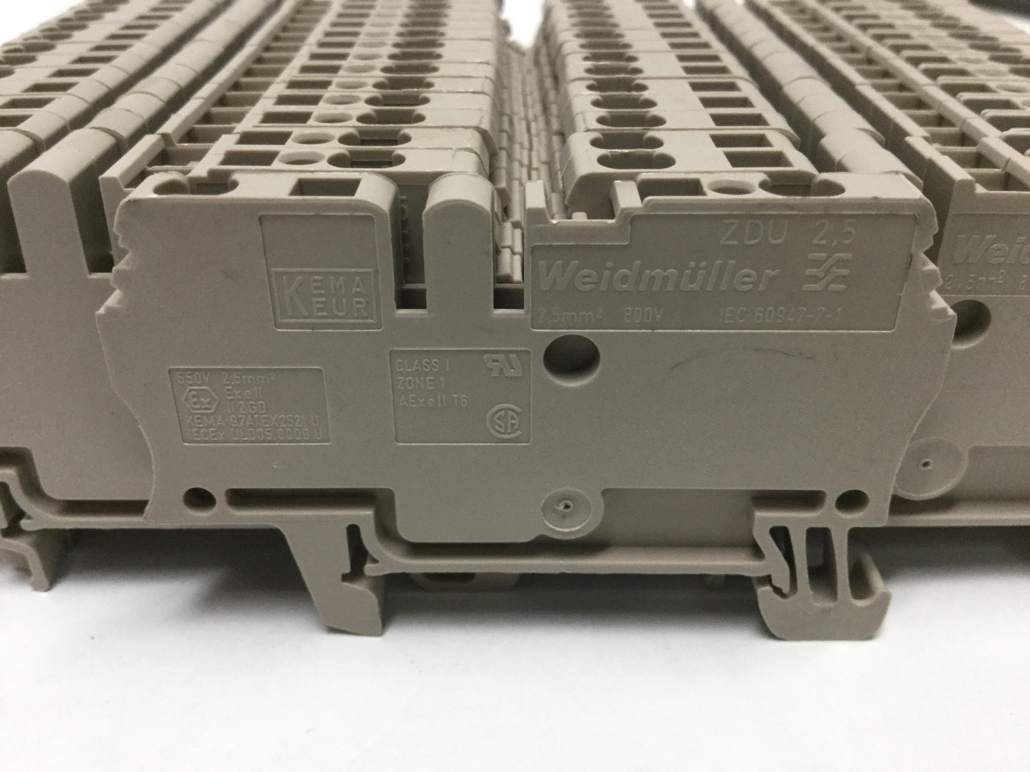 New – Open box Lot of 31 Weidmuller ZDU 2.5 Feed-Through Spring Clamp Terminal Blocks 800V 24A