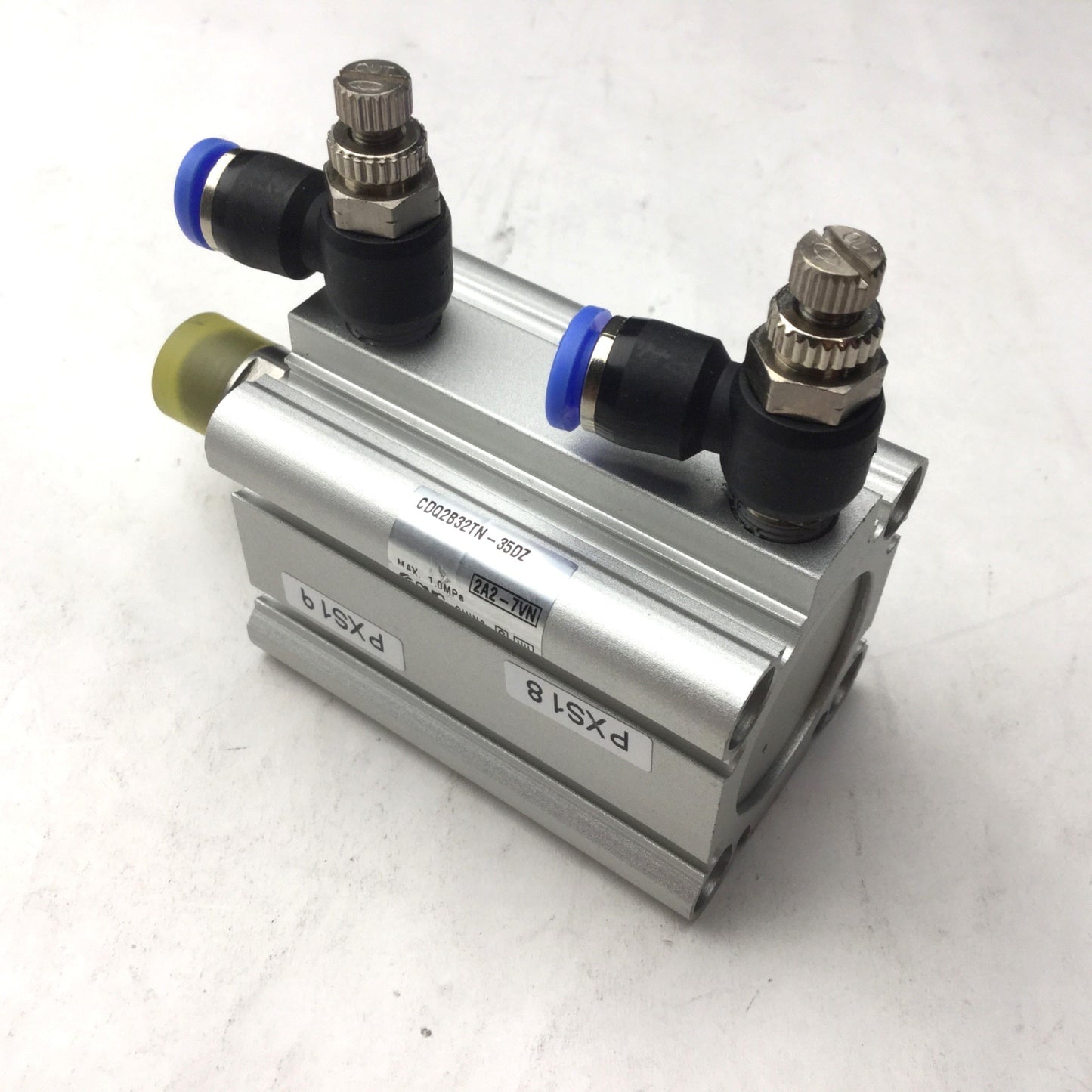 Used SMC CDQ2B32TN-35DZ Air Cylinder Double-Acting 32mm Bore, 35mm Stroke