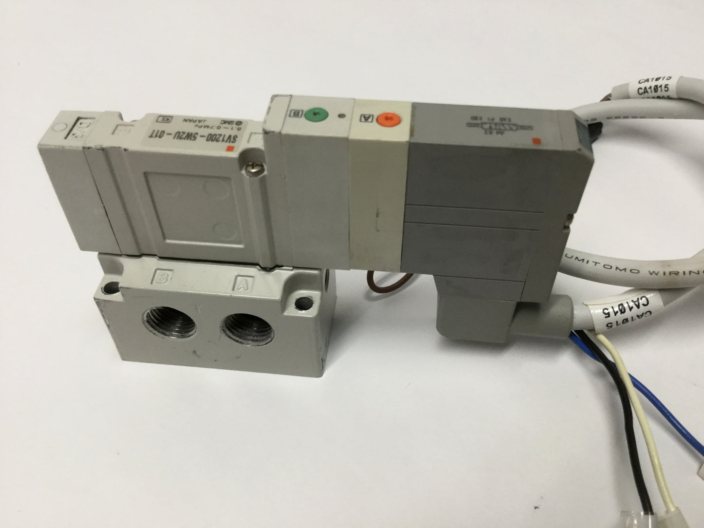 Used SMC SV1200-5W2U-01T Double Solenoid Valve, 2-Position 5-Port, 24VDC, 0.2-0.7MPa