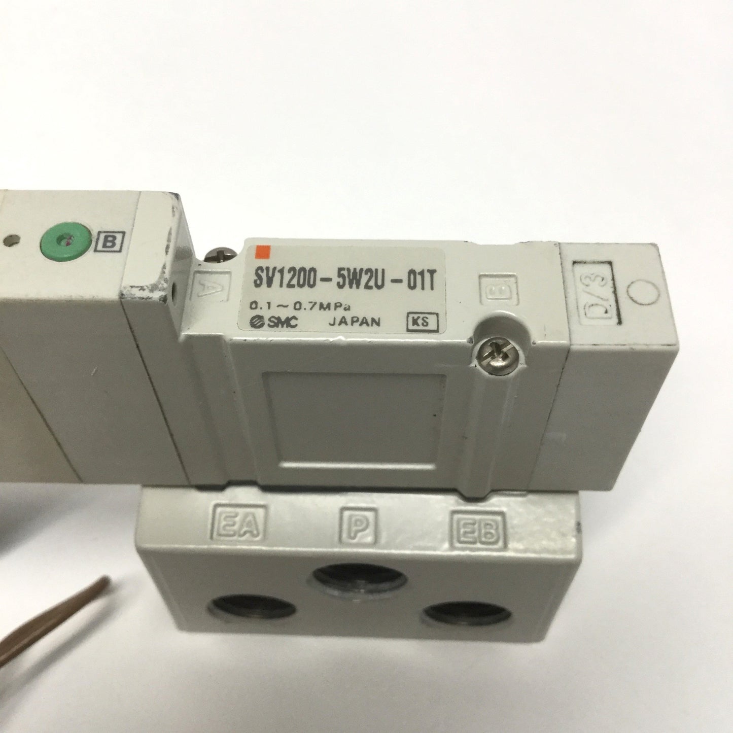 Used SMC SV1200-5W2U-01T Double Solenoid Valve, 2-Position 5-Port, 24VDC, 0.2-0.7MPa
