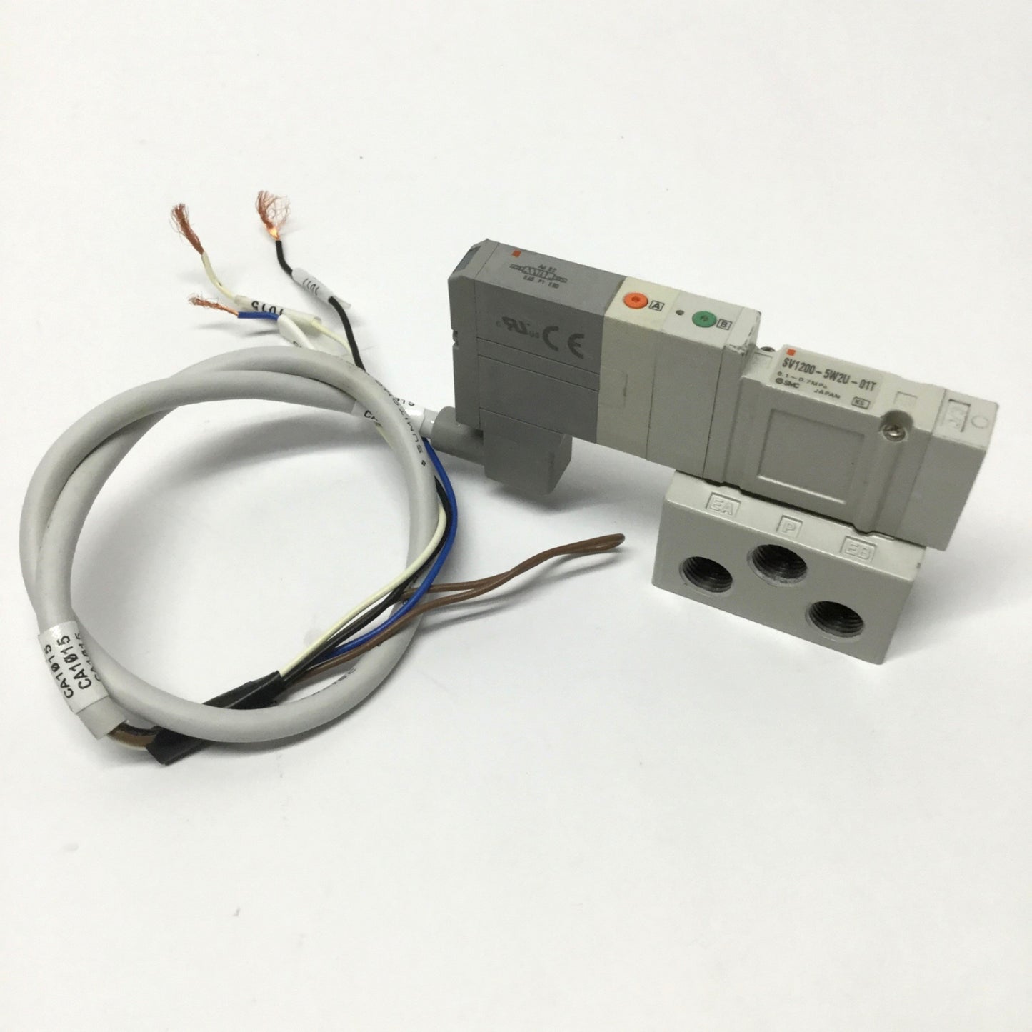 Used SMC SV1200-5W2U-01T Double Solenoid Valve, 2-Position 5-Port, 24VDC, 0.2-0.7MPa