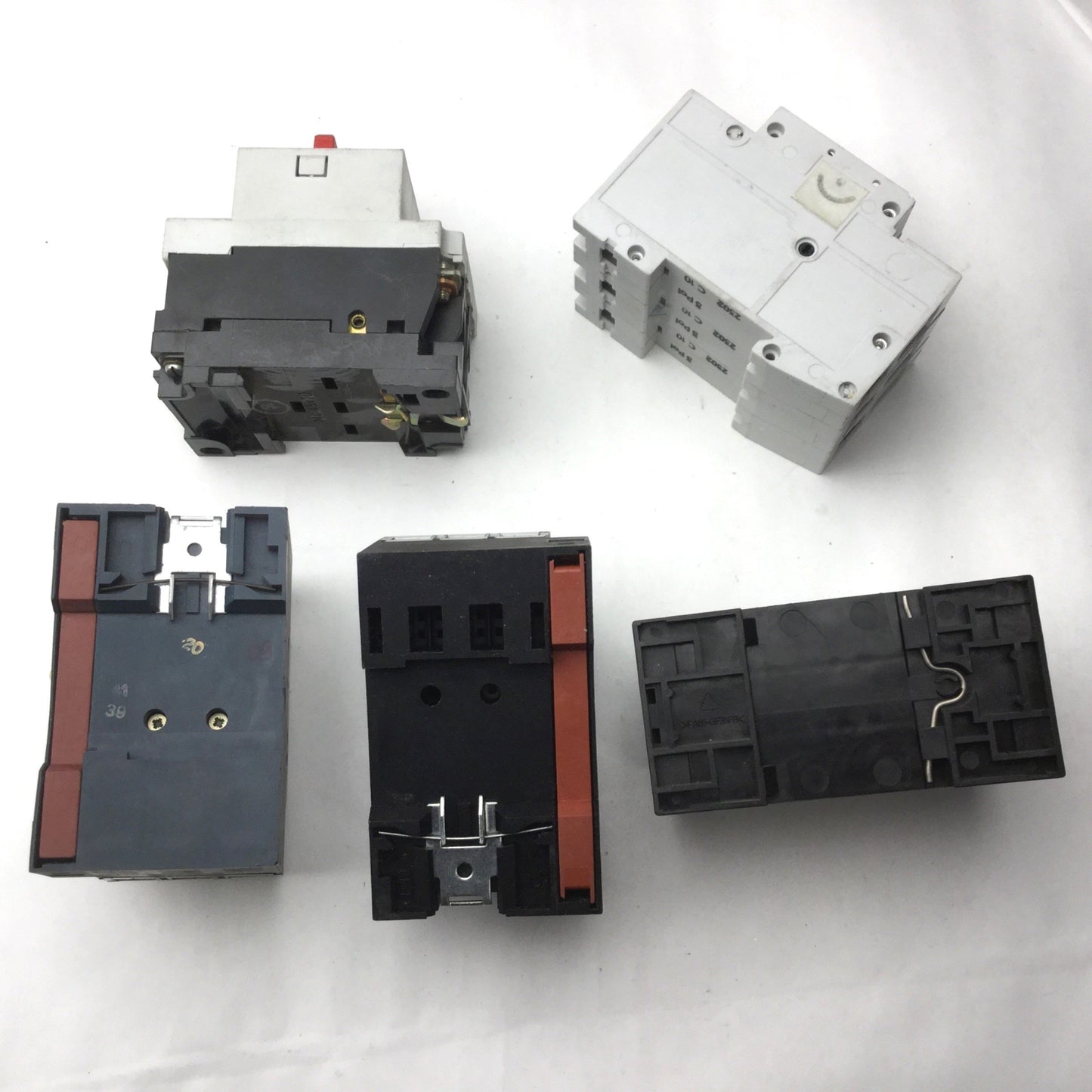 Used Lot of 5 Siemens Circuit Breakers, 3 Poles, Din Rail Mount, Varying Amperages