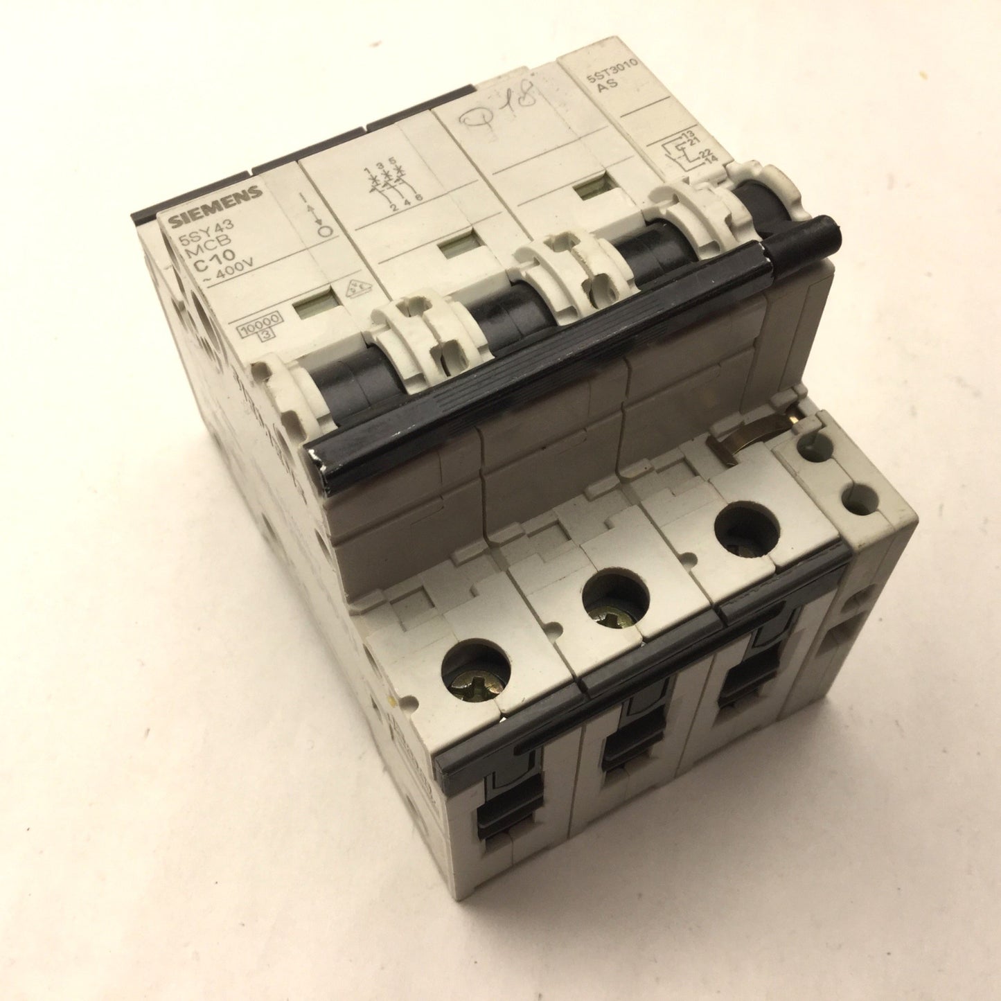 Used Siemens 5SY43MCB C10 Circuit Breaker 3 Pole w/5ST3010AS Auxiliary Circuit Switch