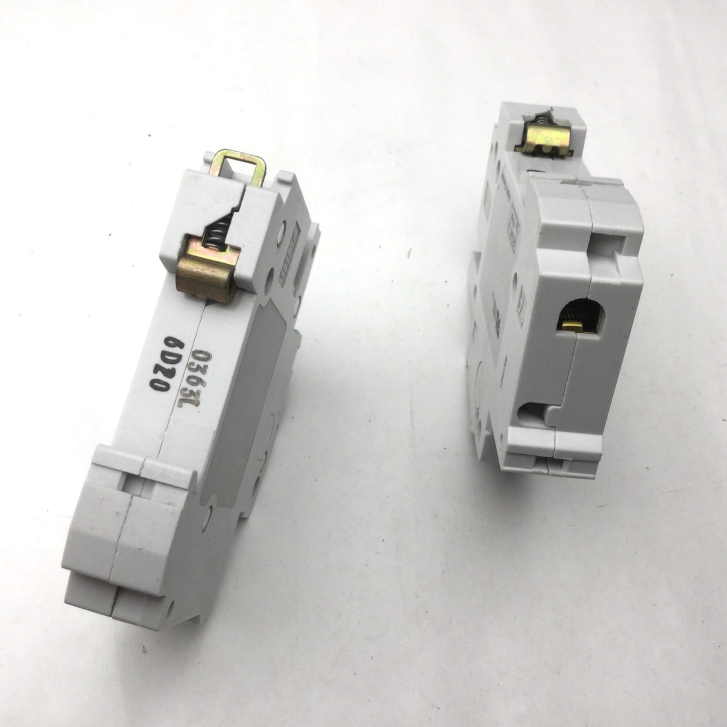 Used Lot of 2 ABB S261 D20 Circuit Breaker, 1 Pole, 20A, 230-400VAC, DIN Rail