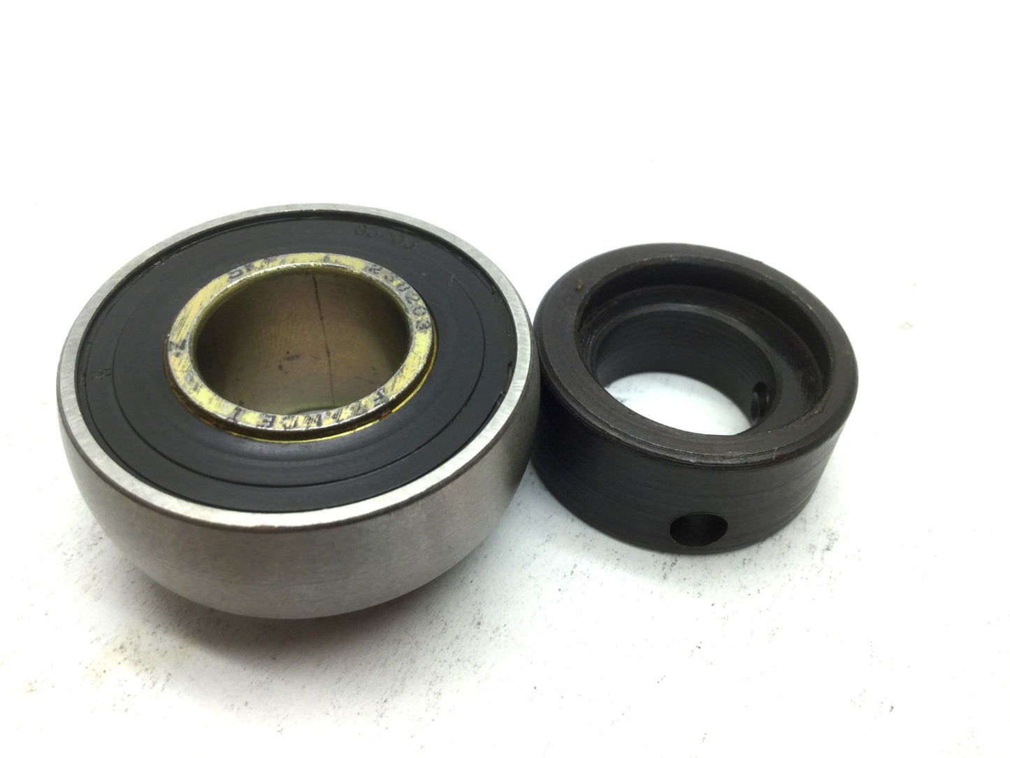 New SKF 238203 Ball Bearing Insert Shaft 17mm OD 40mm W 28.6mm