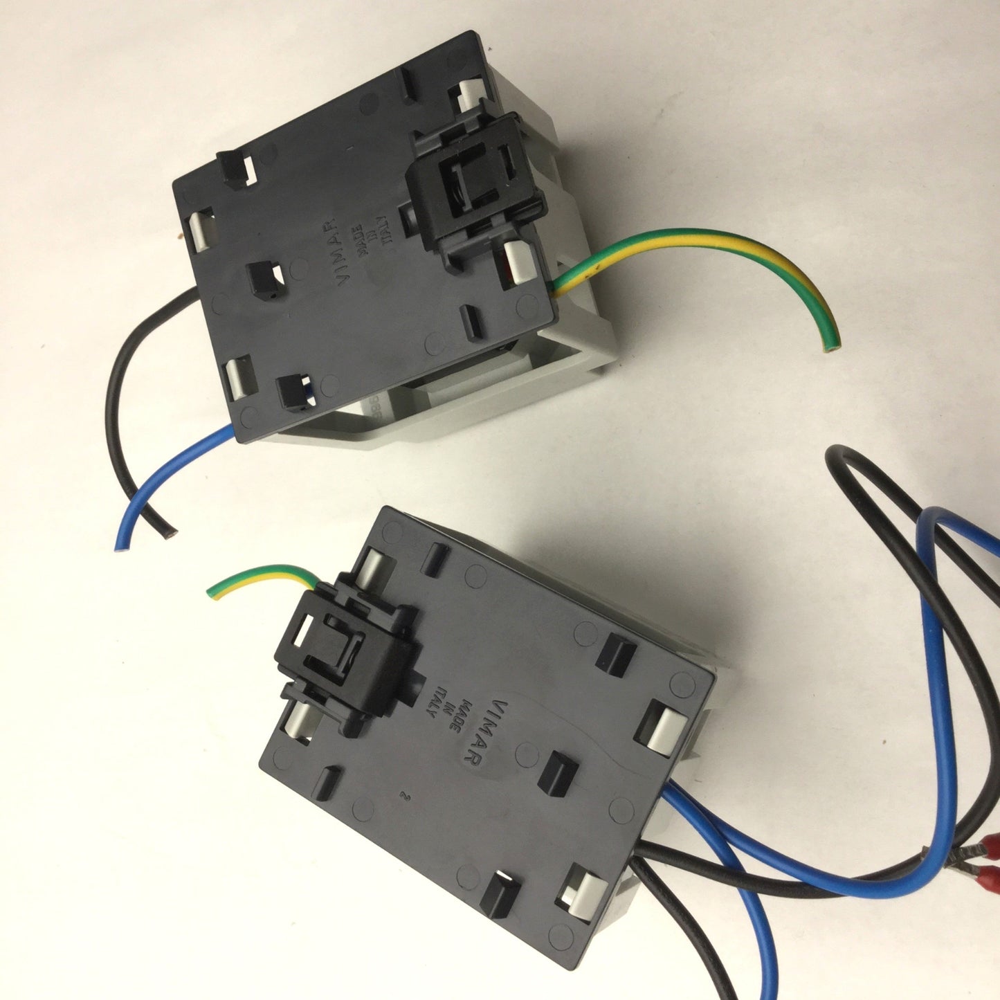 Used Lot of 2 Vimar USA 2p 230 Volt Universale Receptacles, Din Rail Mount