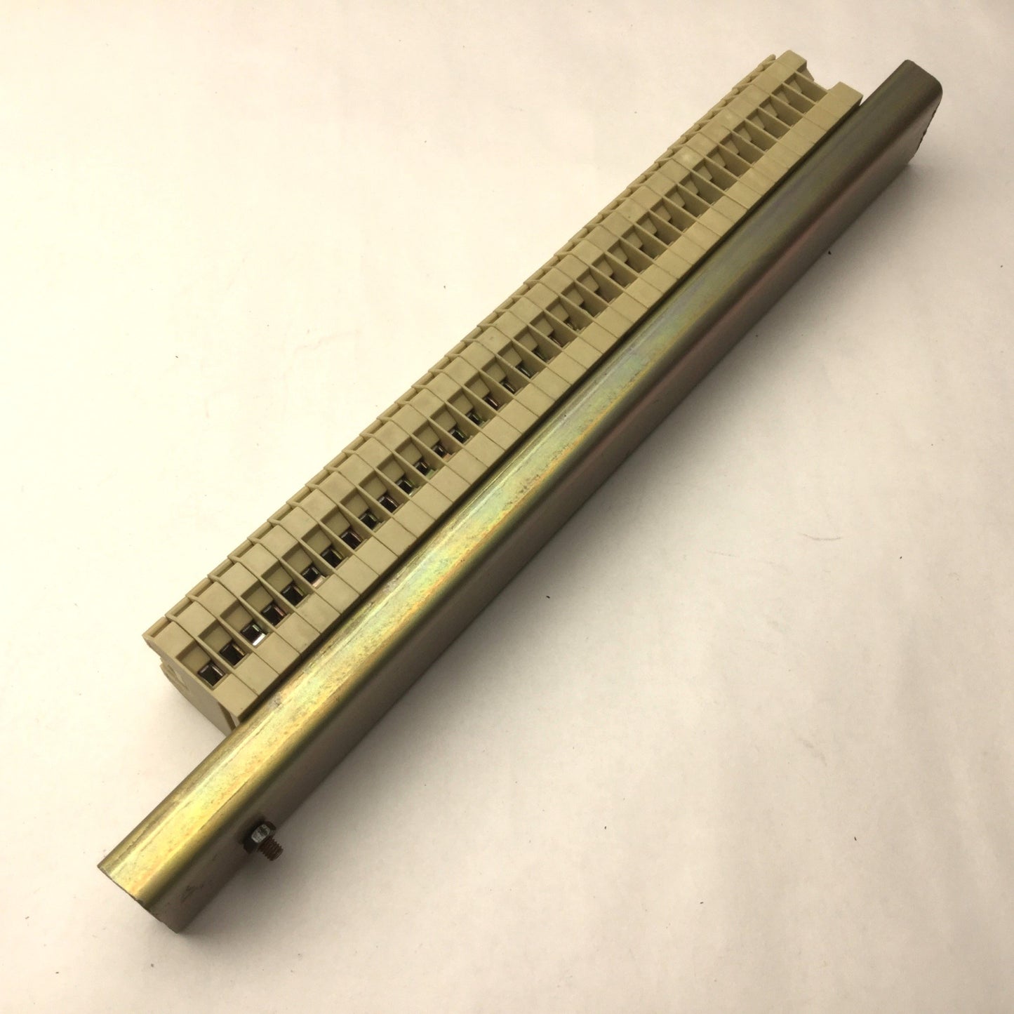 Used Lot of 39 Weidmuller SAK2.5 Terminal Block, Beige, 600V 25A, 22-12AWG, 12" Rail