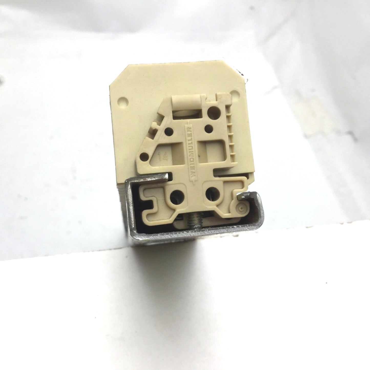Used Lot of 95 Weidmuller SAK2.5 Terminal Block, Beige, 600V 25A, 22-12AWG, 60cm Rail