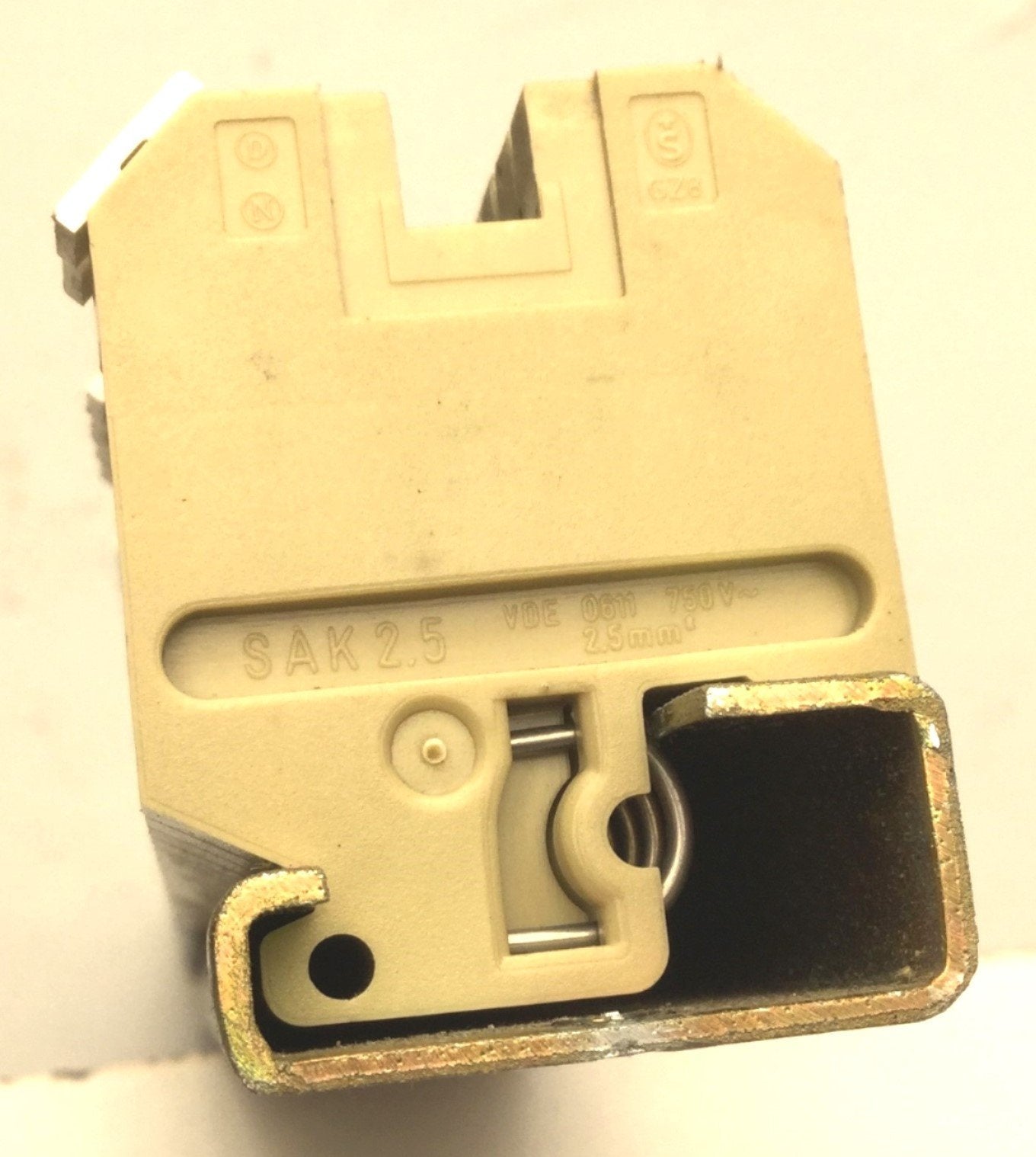Used Lot of 95 Weidmuller SAK2.5 Terminal Block, Beige, 600V 25A, 22-12AWG, 60cm Rail