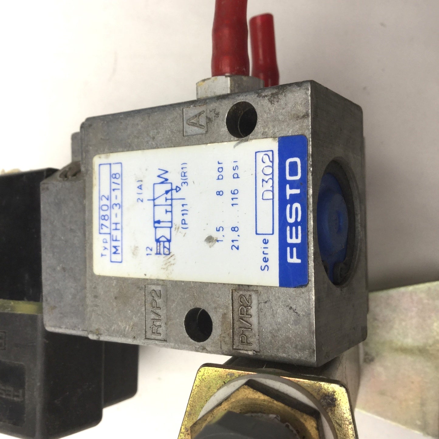 Used Bank of 2 Festo MFH-3-1/8 Pneumatic Solenoid Valve 2-Pos 3-Way Ports: G1/8 DC24V