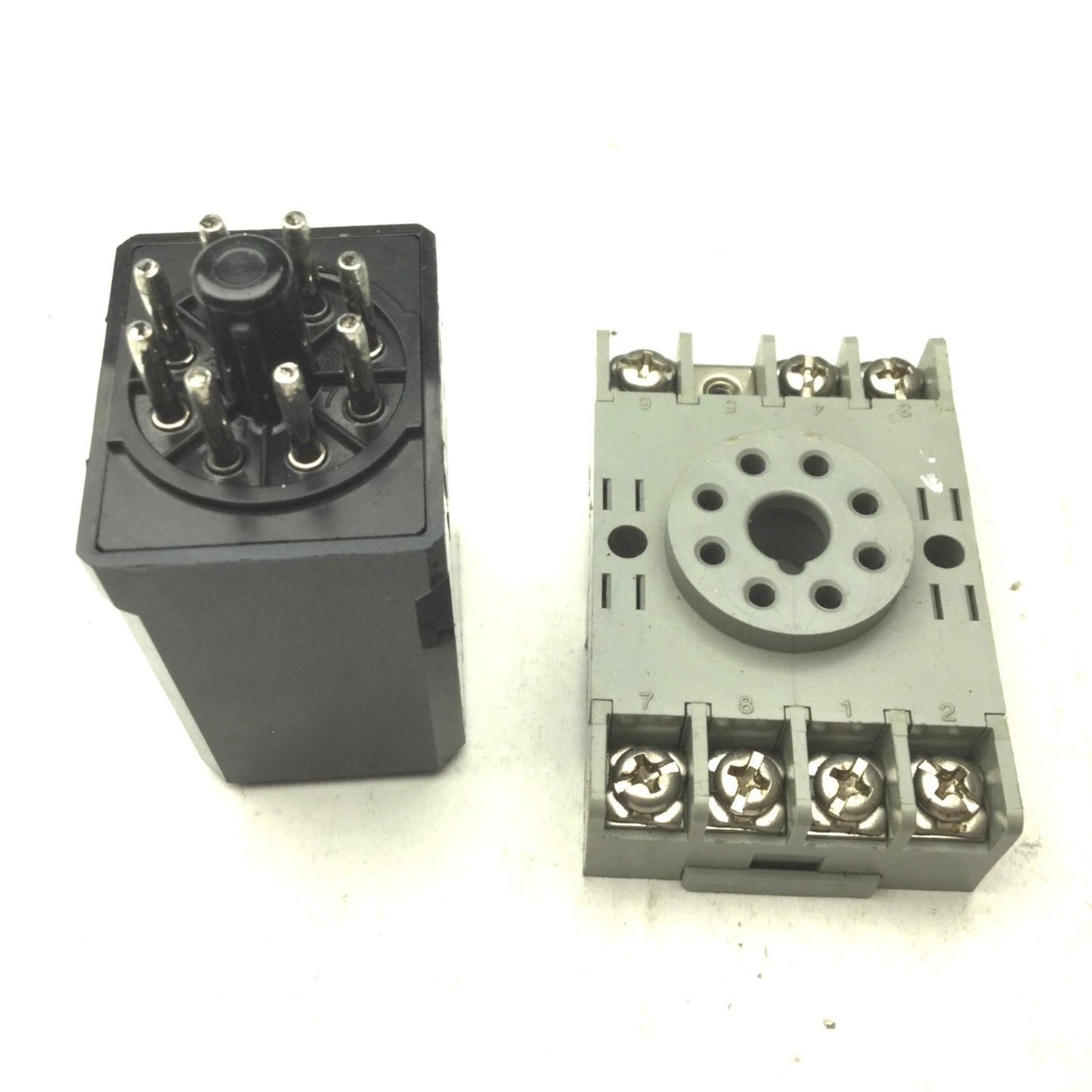 Used Idec RBPP-0502-2 Solid-State Relay, Input: 3-28VDC, Load: 50VDC 2A, With Base