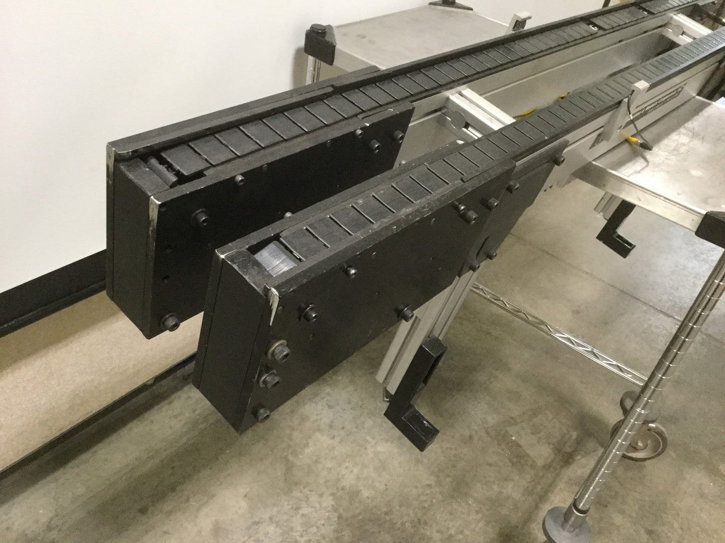 Used  AMC M0203806R060 Chain Conveyor 5' Long 6" Wide 230/460VAC 1.25ft/sec