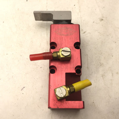 Used DE-STA-CO 8115 RH Pneumatic Swing Clamp .850 Travel, 90 Degree Rotation, Arm