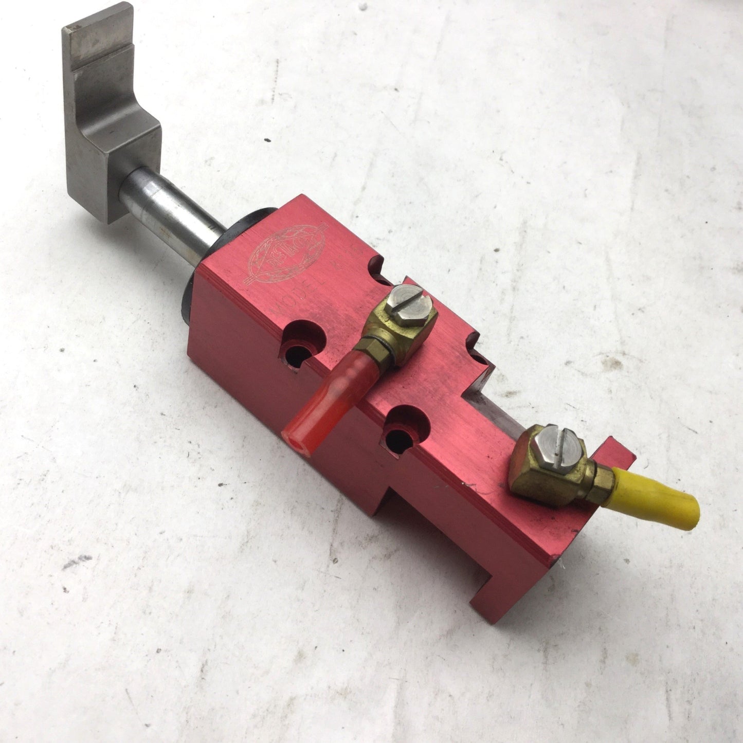Used DE-STA-CO 8115 RH Pneumatic Swing Clamp .850 Travel, 90 Degree Rotation, Arm