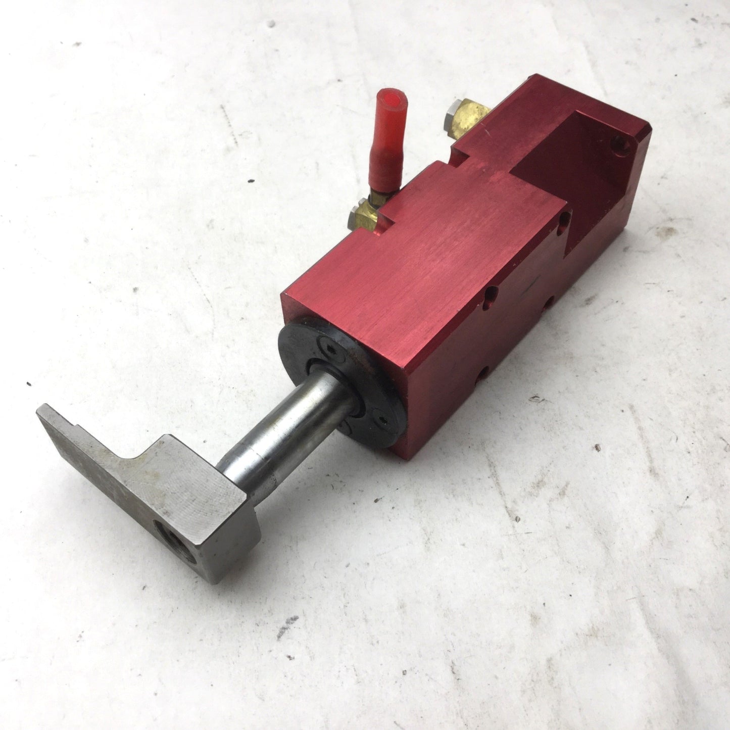 Used DE-STA-CO 8115 RH Pneumatic Swing Clamp .850 Travel, 90 Degree Rotation, Arm