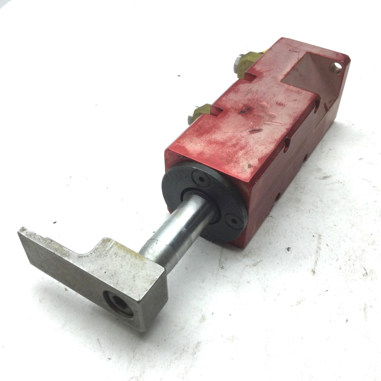 Used DE-STA-CO 8116 LH Pneumatic Swing Clamp .850 Travel, 90 Degree Rotation With Arm