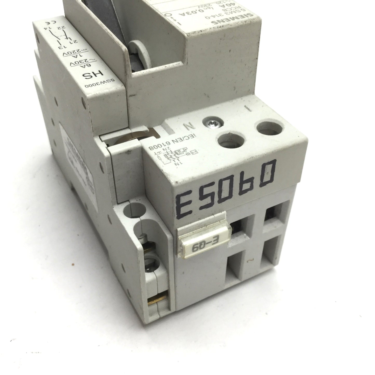 Used Siemens 5SM3 314-0 Circuit Breaker, 2-Pole, 40A w/ 5SW3000 Auxiliary Contact