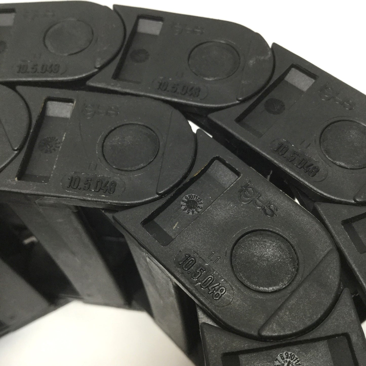 Used Igus 10.5.048 E2 Mini Energy E-Chain Cable Carrier 63mm(W) x 18mm(H) x 26"(L)