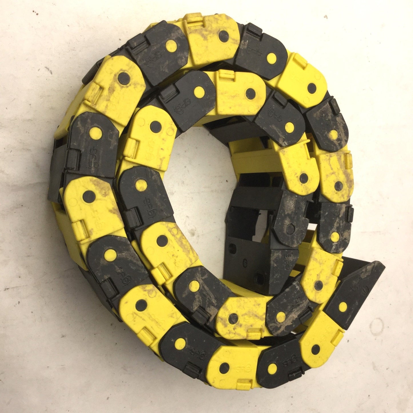 Used Igus 15.4.48 Energy Chain, Dimensions: 36"(L) x 2-3/8"(W) x 15/16"(H), 26 Links