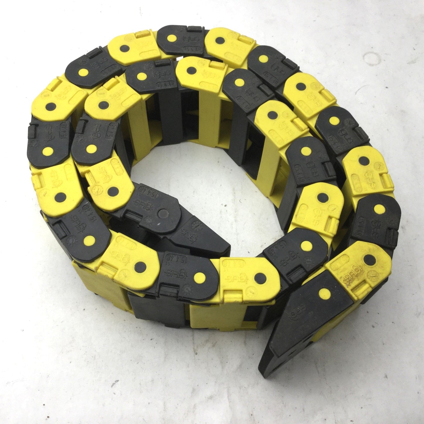 Used Igus 15.4.48 Energy Chain, Dimensions: 36"(L) x 2-3/8"(W) x 15/16"(H), 26 Links