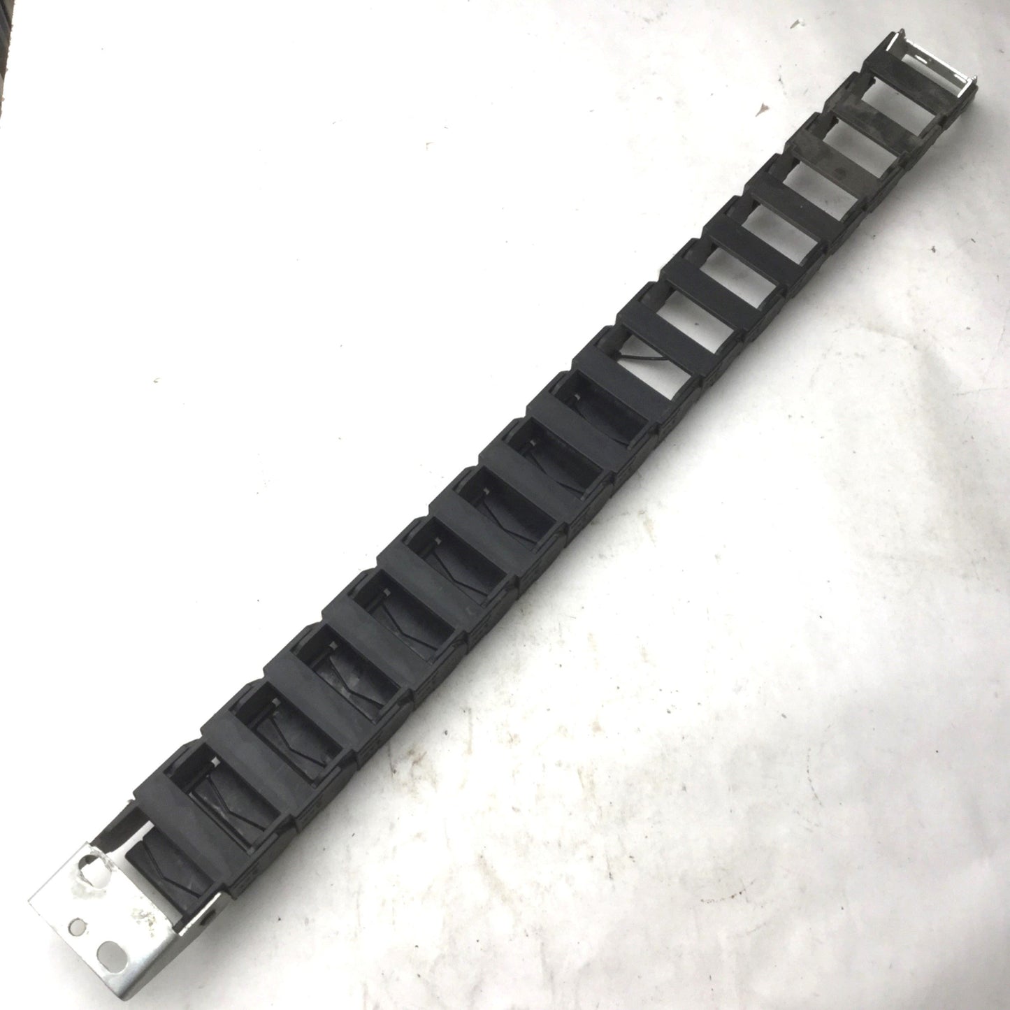 Used IGUS 15.3.75 Energy Chain Cable Carrier Length: 20" 16 Links, 2" x 1" End Links