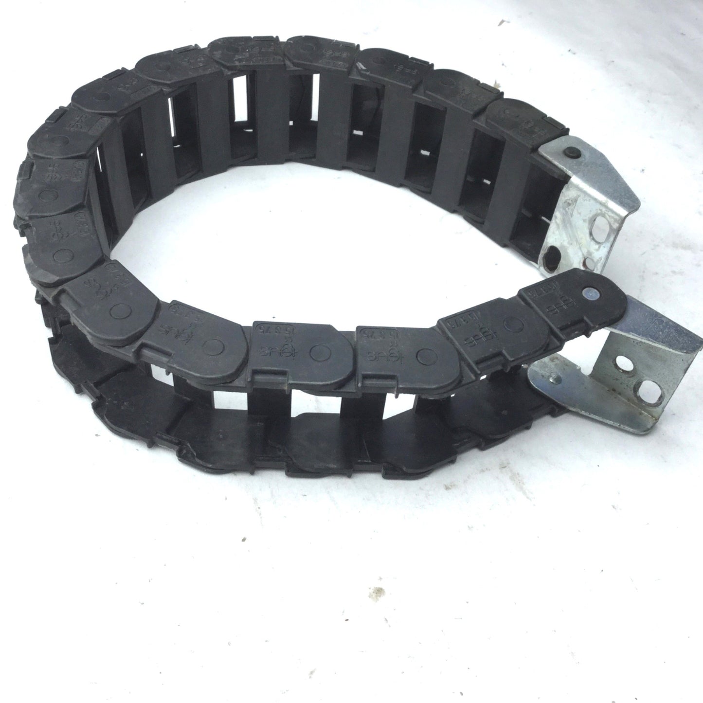 Used IGUS 15.3.75 Energy Chain Cable Carrier Length: 20" 16 Links, 2" x 1" End Links