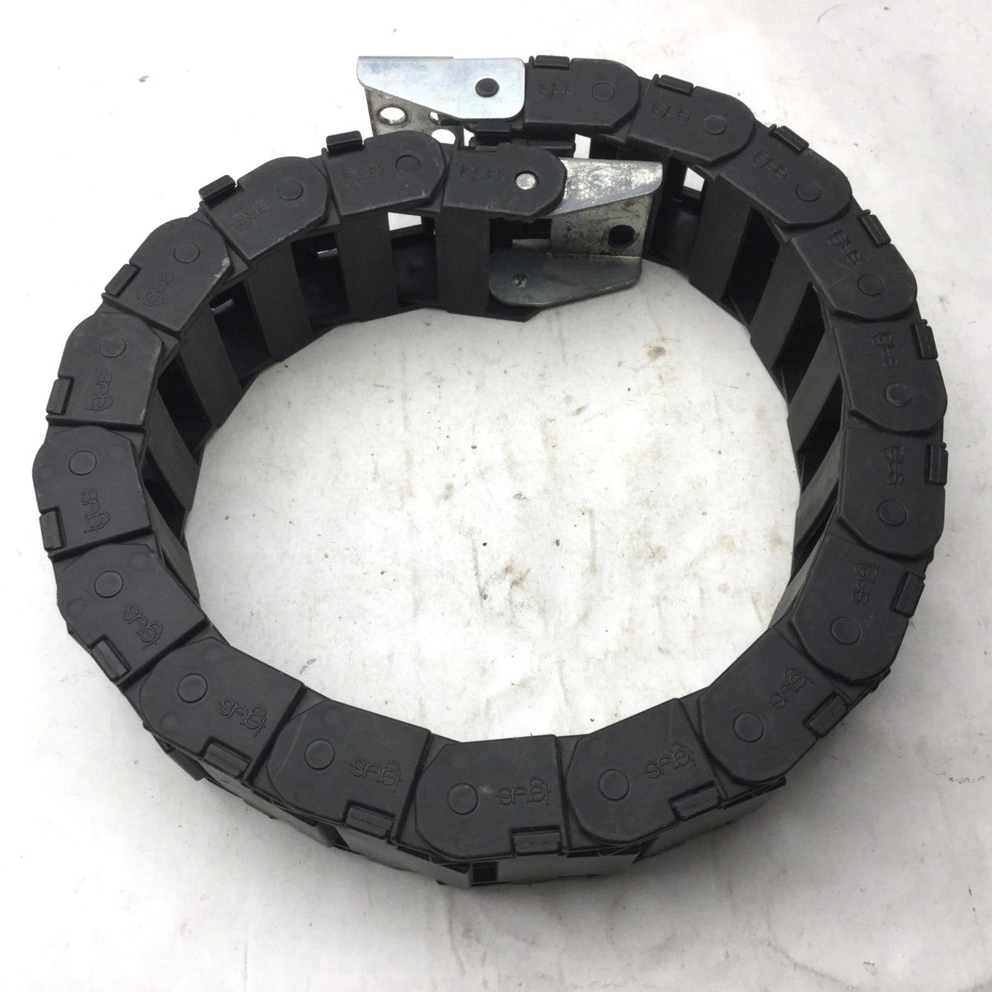 Used IGUS 15.3.75 Energy Chain Cable Carrier Length: 23" 19 Links, 2" x 1" End Links