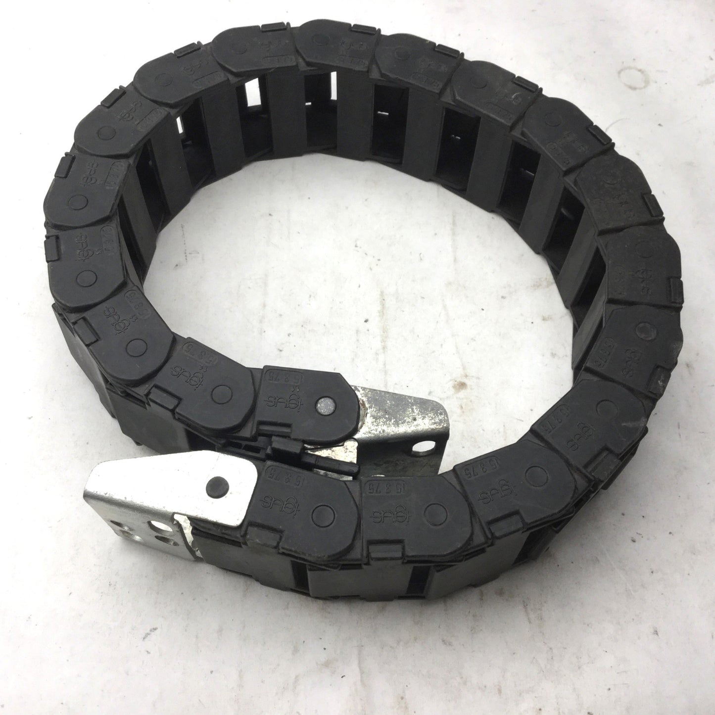 Used IGUS 15.3.75 Energy Chain Cable Carrier Length: 23" 19 Links, 2" x 1" End Links