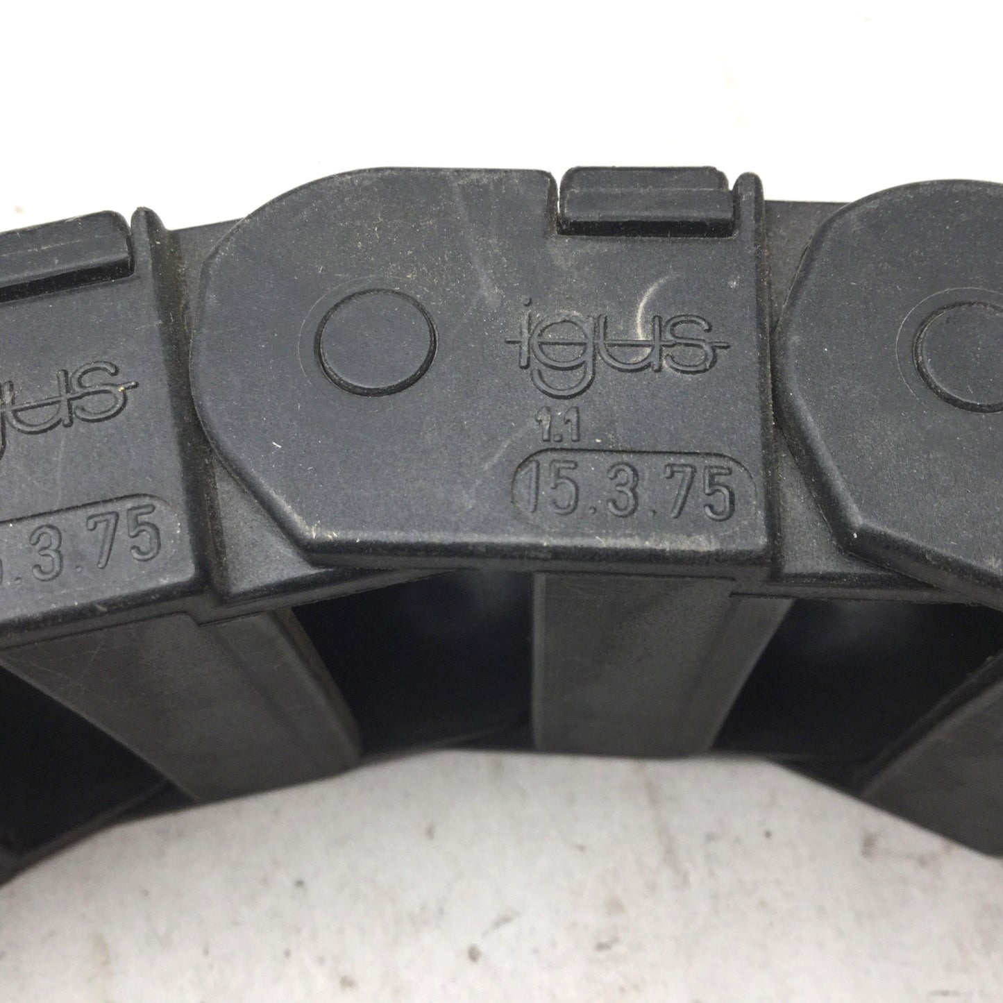 Used IGUS 15.3.75 Energy Chain Cable Carrier Length: 23" 19 Links, 2" x 1" End Links
