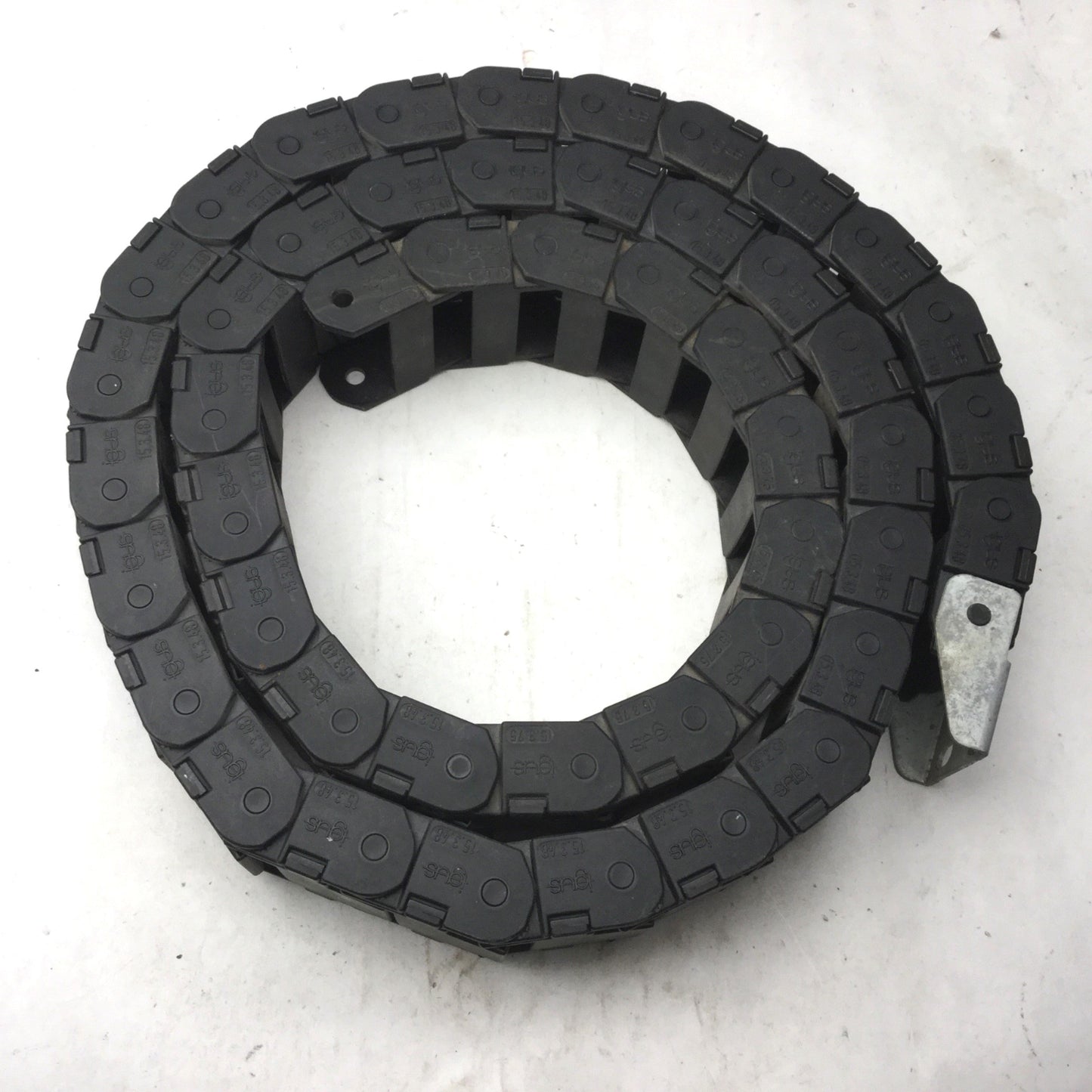 Used IGUS 15.3.75 Energy Chain Cable Carrier Length: 58" 48 Links 2" x 1" End Link