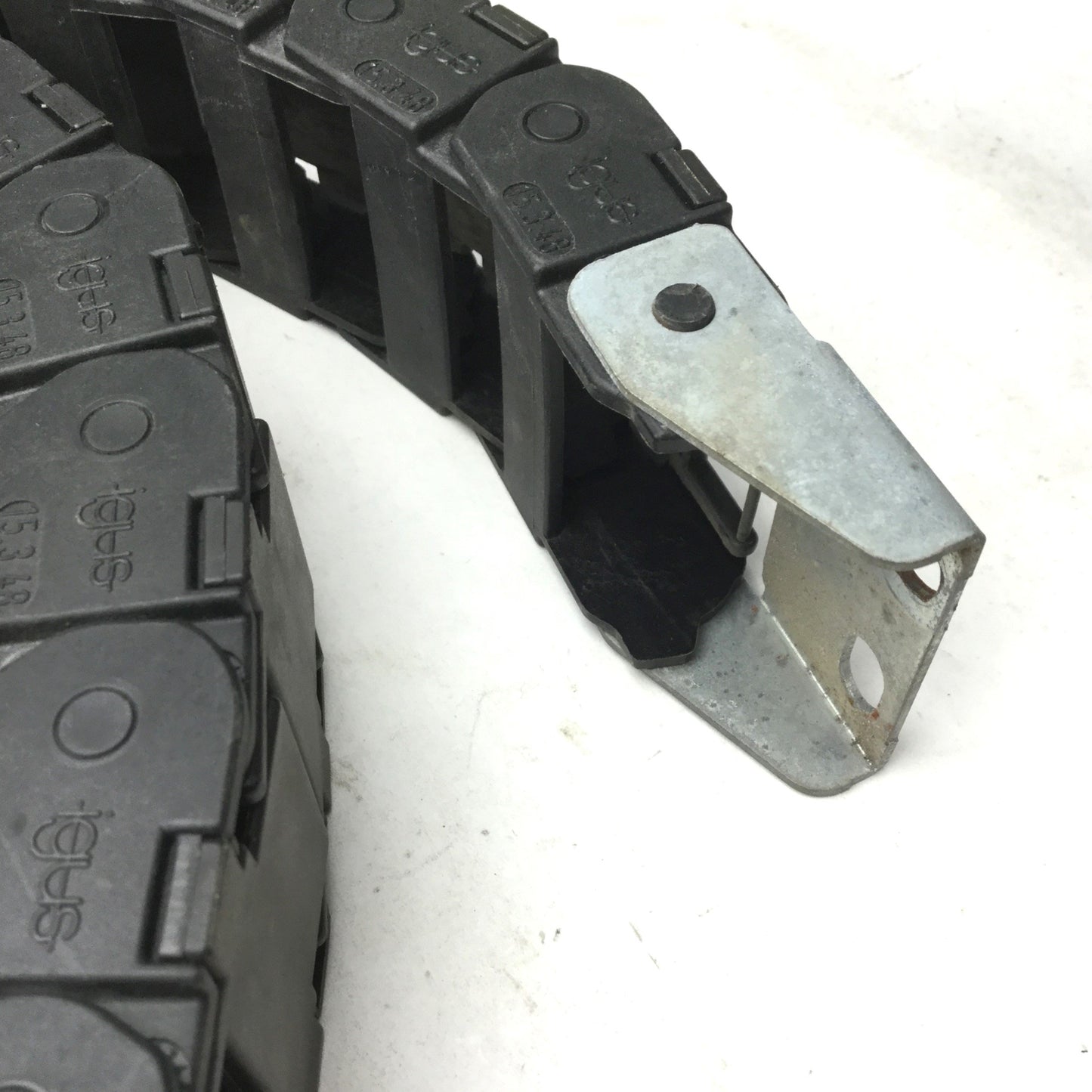 Used IGUS 15.3.75 Energy Chain Cable Carrier Length: 58" 48 Links 2" x 1" End Link