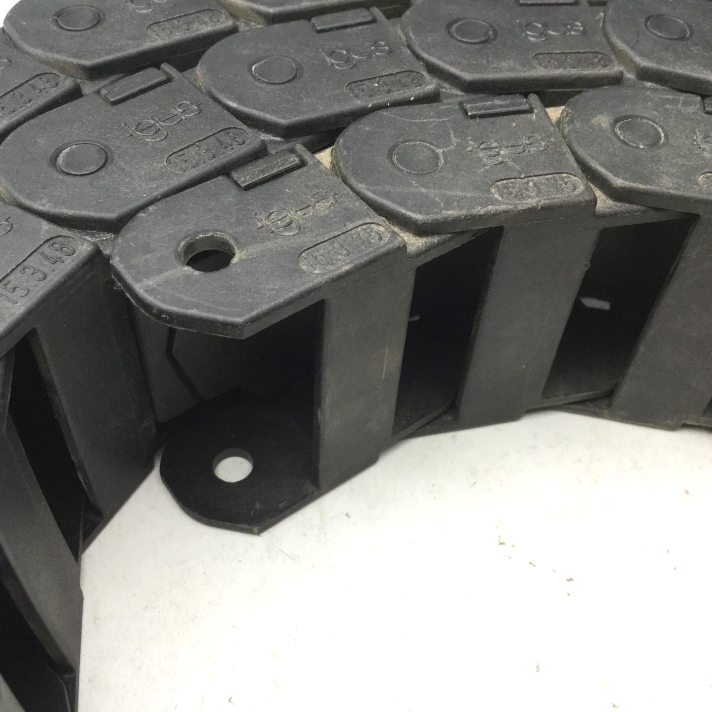 Used IGUS 15.3.75 Energy Chain Cable Carrier Length: 58" 48 Links 2" x 1" End Link