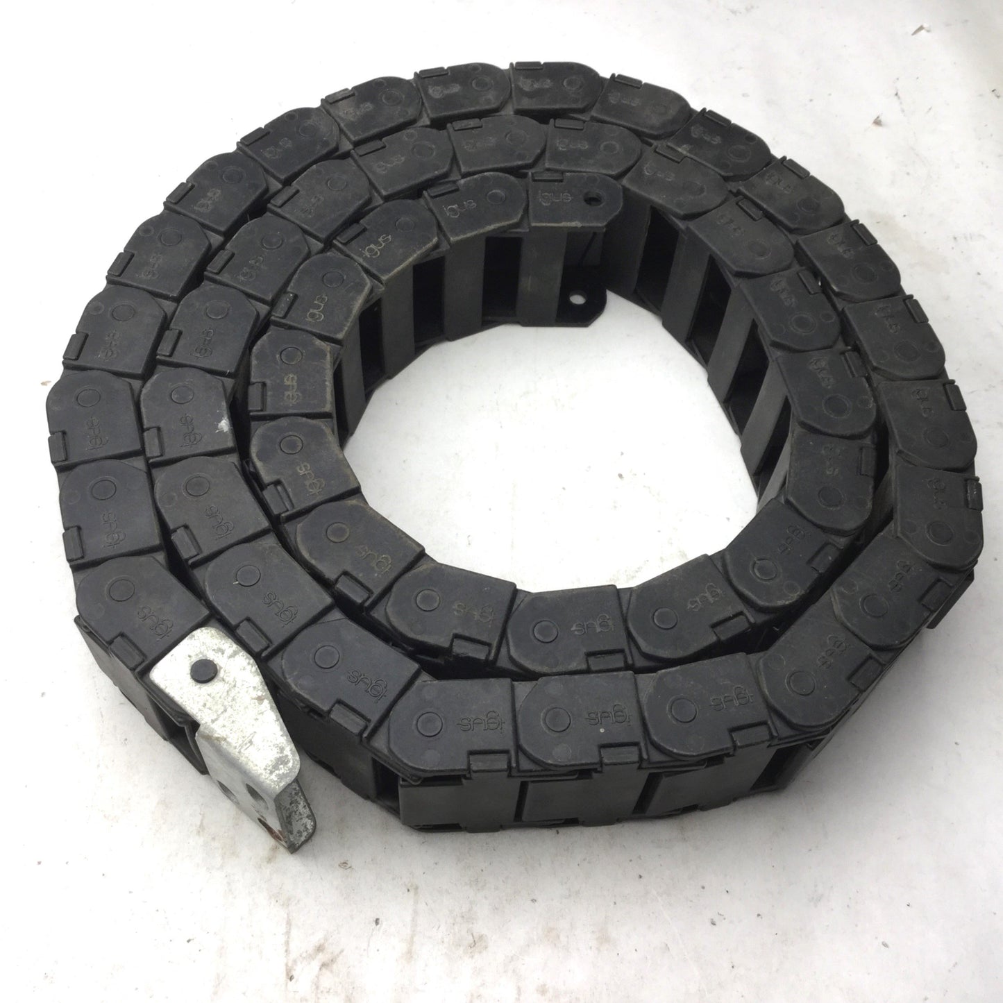 Used IGUS 15.3.75 Energy Chain Cable Carrier Length: 58" 48 Links 2" x 1" End Link