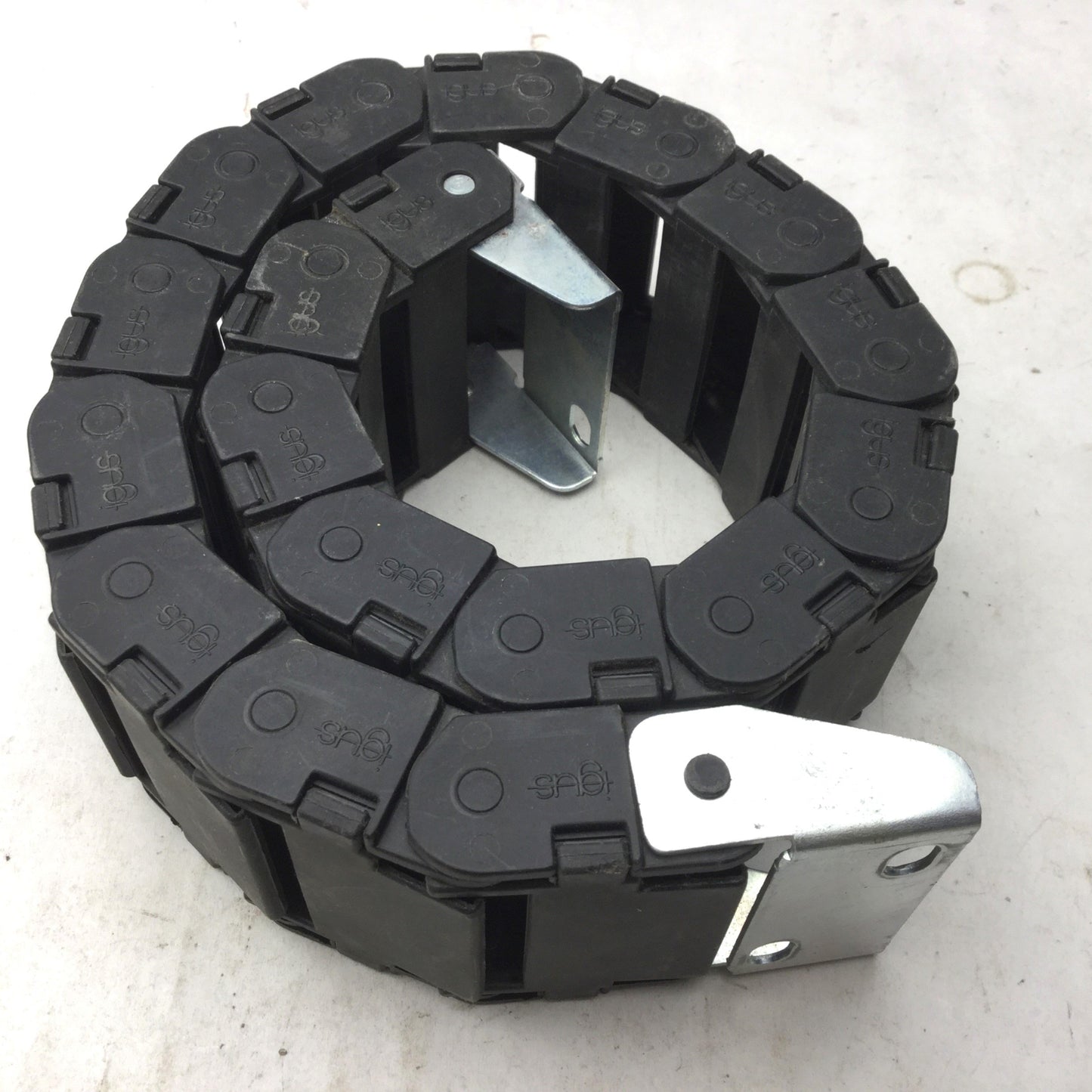 Used Igus 15.4.48 Energy Chain, Dimensions: 22"(L) x 2-3/8"(W) x 15/16"(H), 18 Links