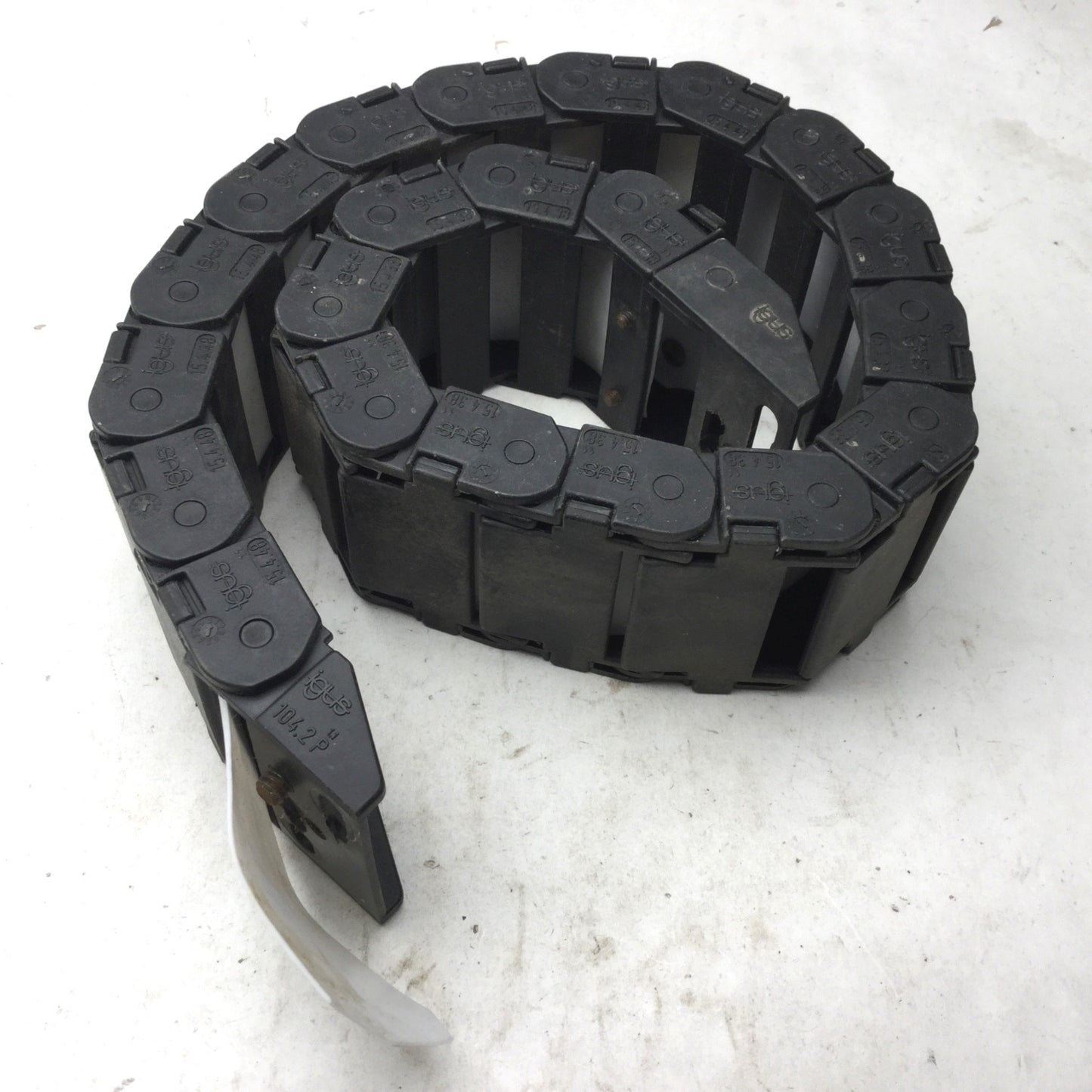 Used Igus 15.4.48 Energy Chain, Dimensions: 26.5"(L) x 2-3/8"(W) x 15/16"(H) 21 Links
