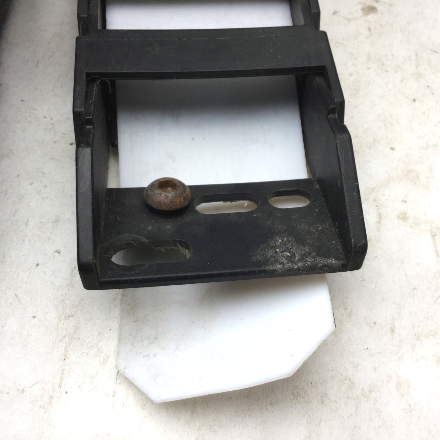 Used Igus 15.4.48 Energy Chain, Dimensions: 26.5"(L) x 2-3/8"(W) x 15/16"(H) 21 Links