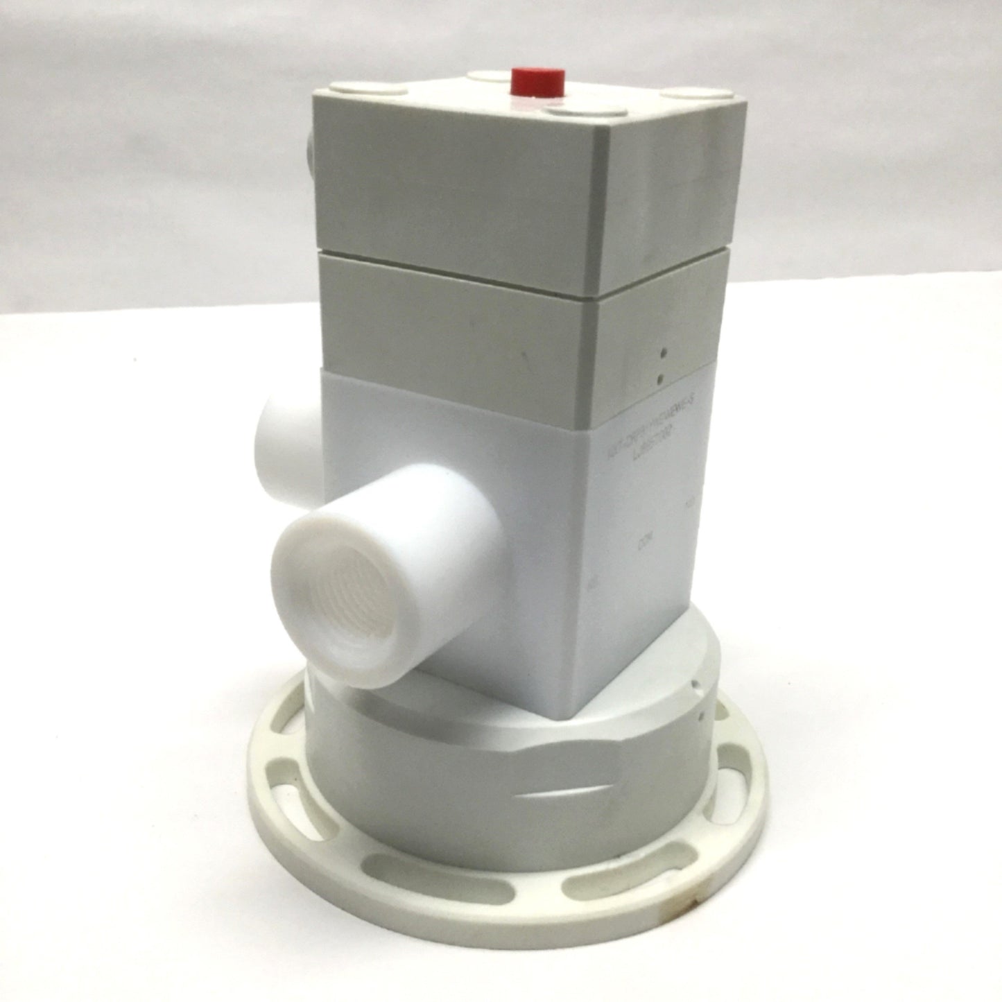 Used Swagelok NXT-DRP81YWEWEWE-S Ultrahigh-Purity Fluoropolymer 3-Way Diaphragm Valve