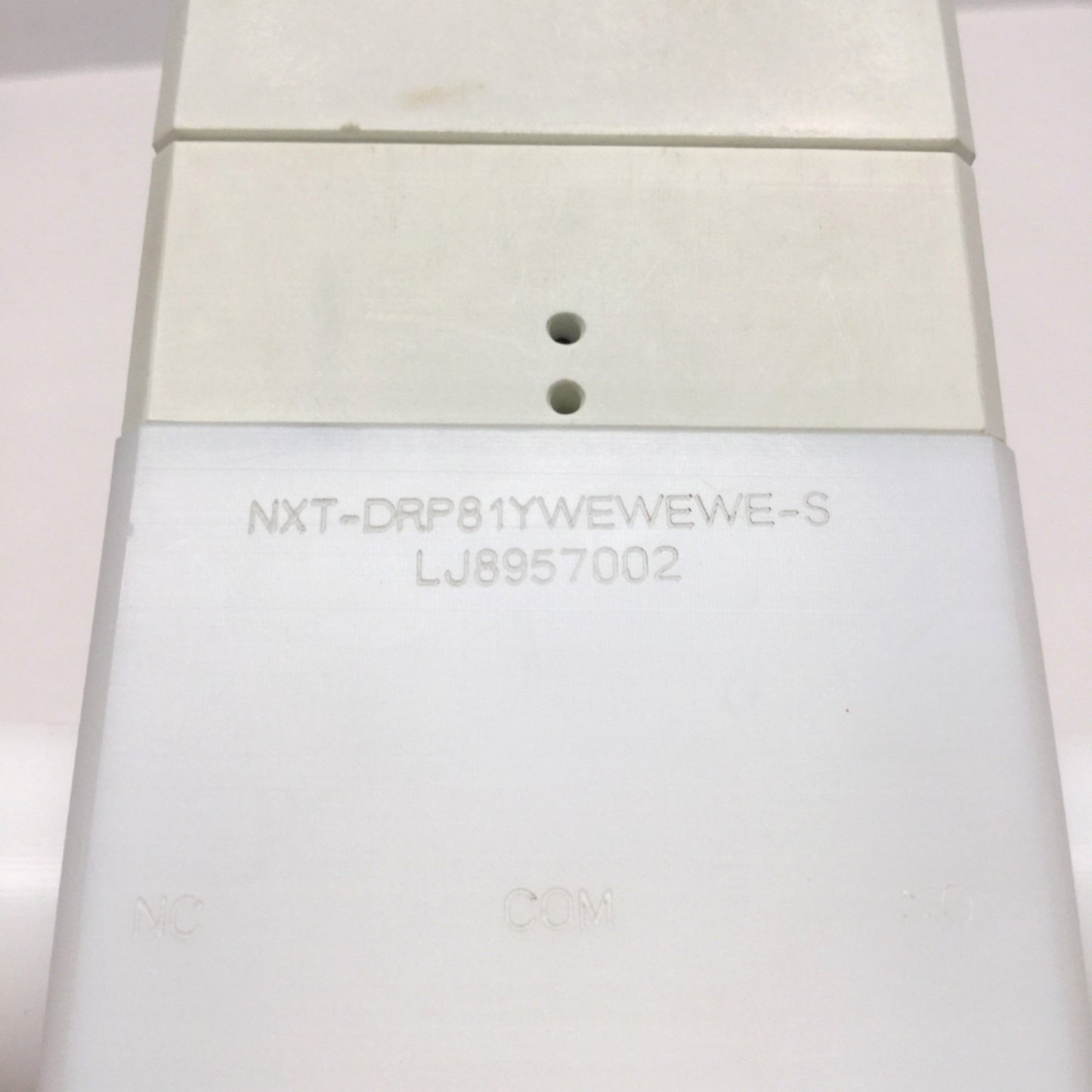 Used Swagelok NXT-DRP81YWEWEWE-S Ultrahigh-Purity Fluoropolymer 3-Way Diaphragm Valve