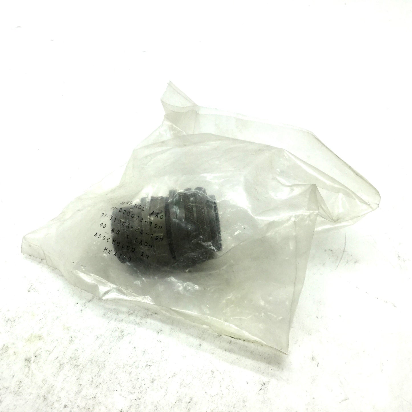 New – Open box Amphenol 97-3106A-22-19P Plug Male 14 Pins, Copper Contacts, Olive 97 Series